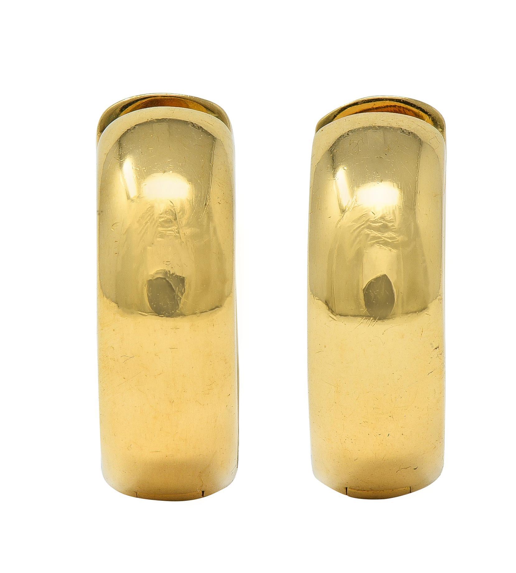 Contemporary Diamond Emerald 18 Karat Yellow Gold Huggie Hoop Earrings In condizioni ottime in vendita a Philadelphia, PA