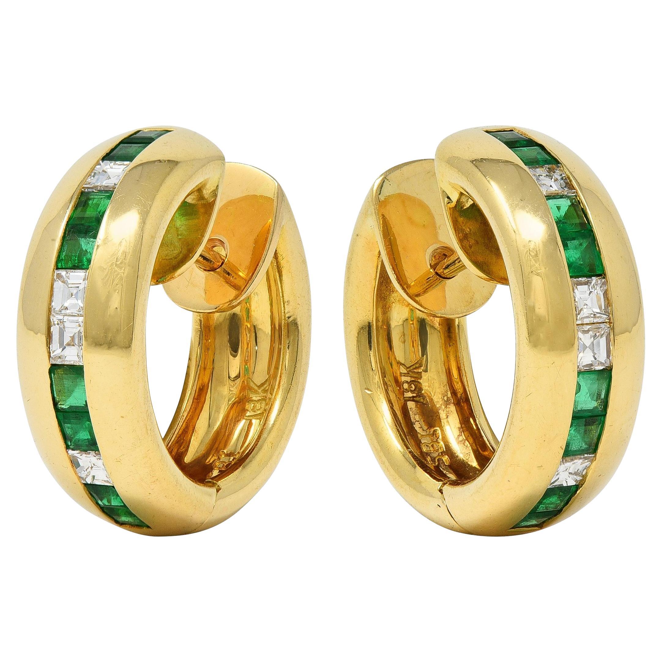 Contemporary Diamond Emerald 18 Karat Yellow Gold Huggie Hoop Earrings