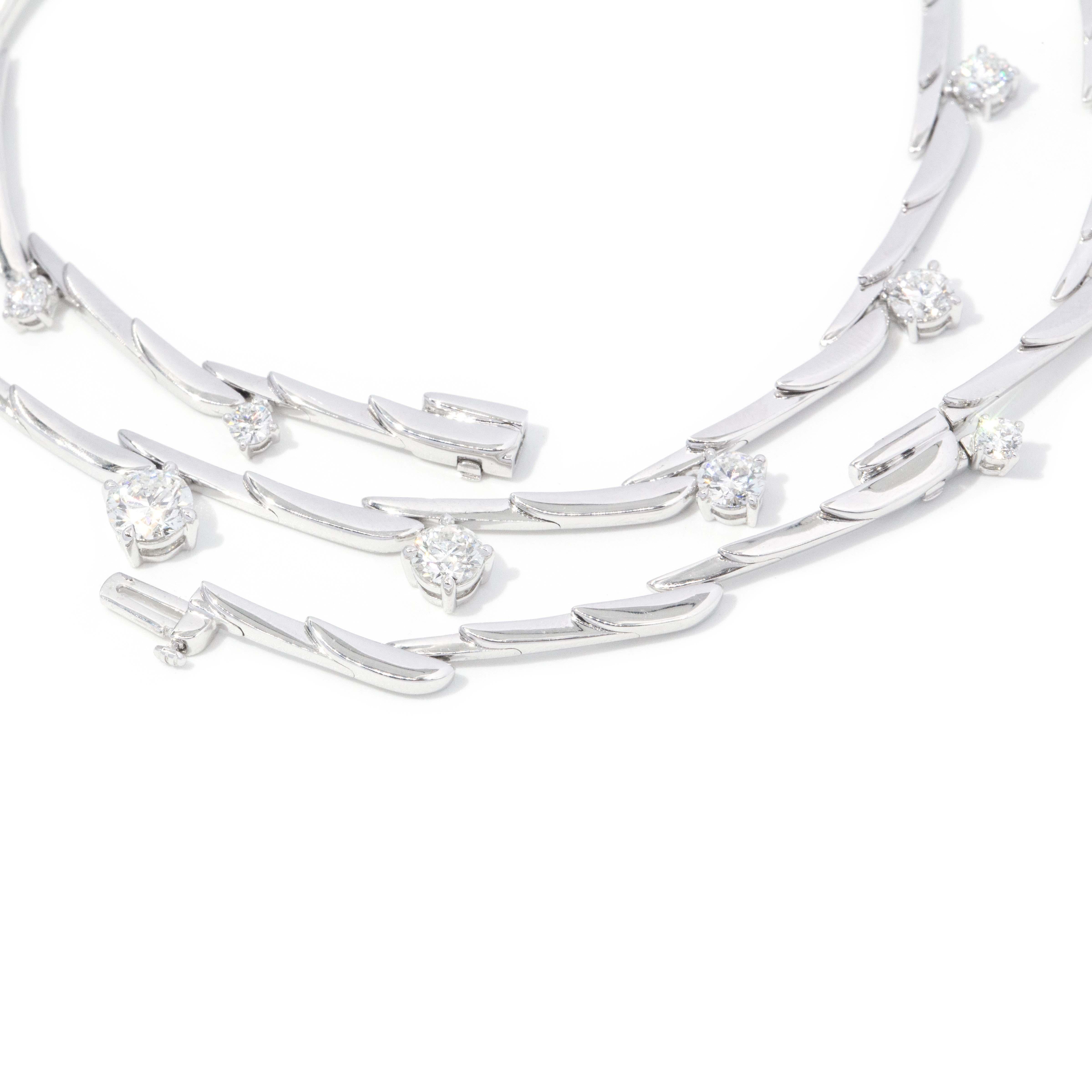 AM Contemporary Diamond Fancy Bar Link Necklace Or blanc 18 carats en vente 8