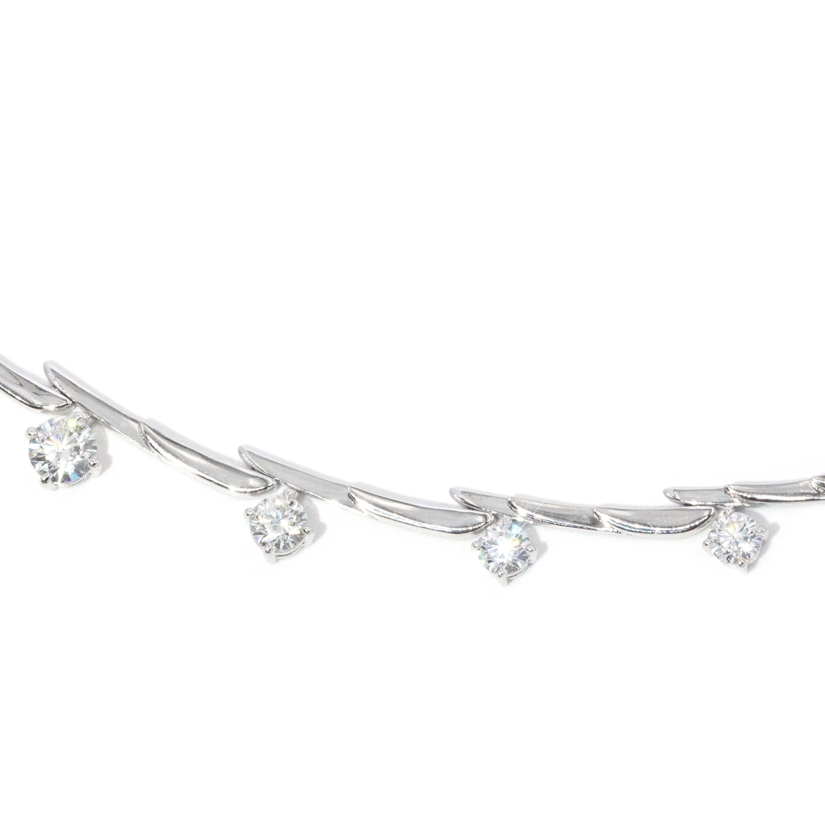 AM Contemporary Diamond Fancy Bar Link Necklace Or blanc 18 carats en vente 10