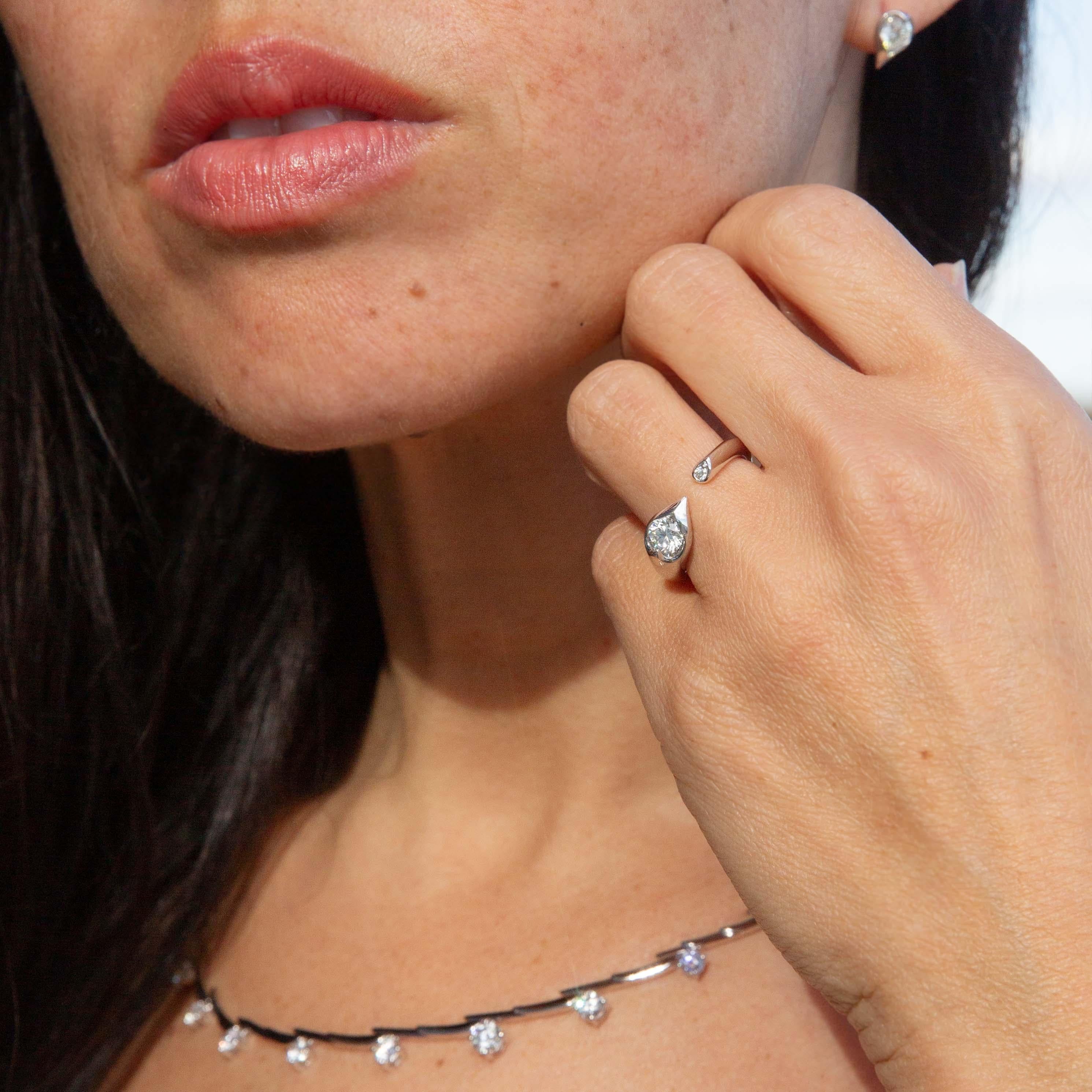 Taille ronde AM Contemporary Diamond Fancy Bar Link Necklace Or blanc 18 carats en vente