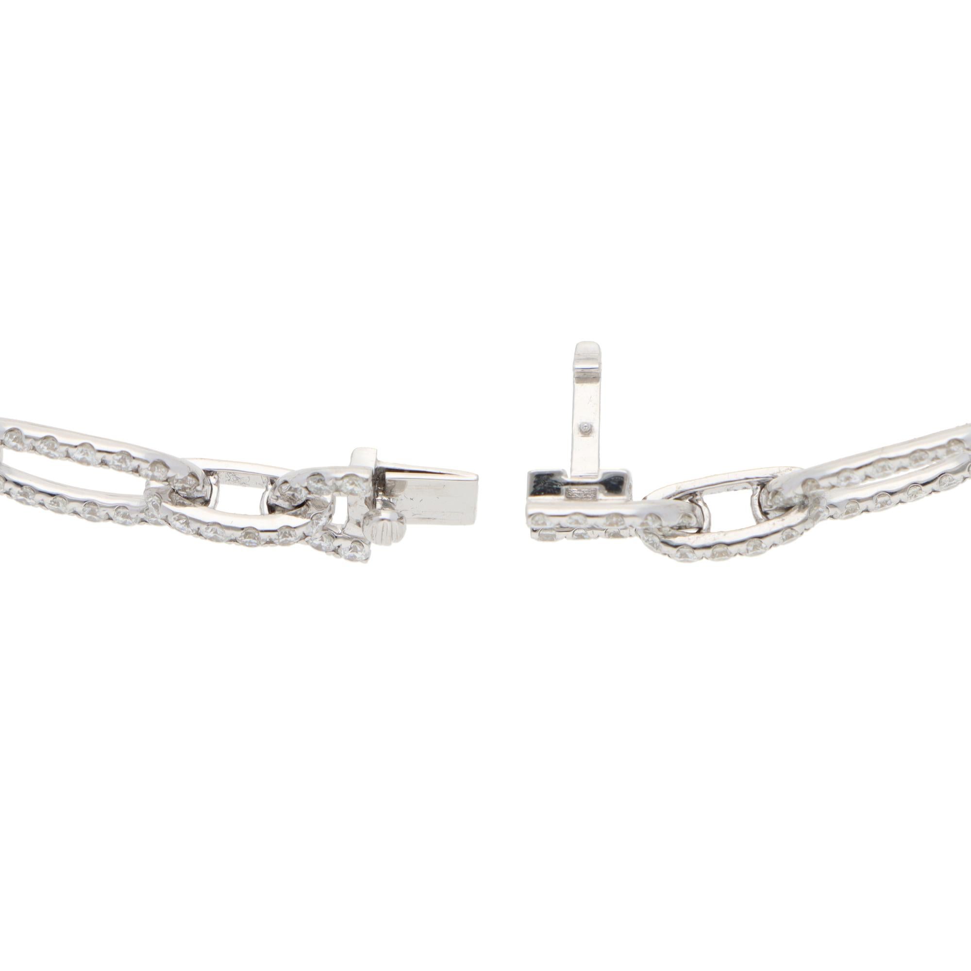 Contemporary Diamond Fancy Link Bracelet in White Gold In New Condition For Sale In London, GB
