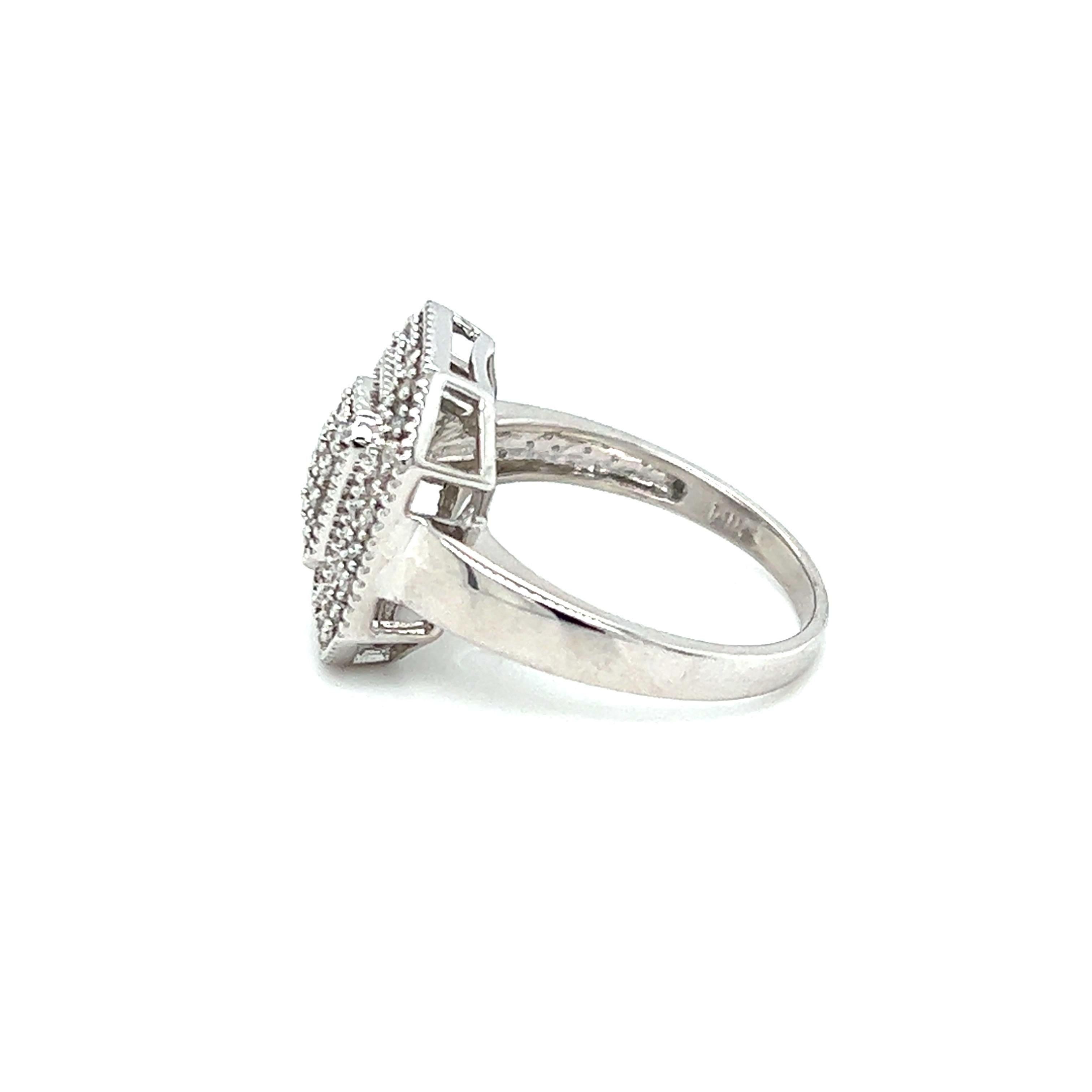 Contemporary Diamond Fashion Ring  In Good Condition In Towson, MD