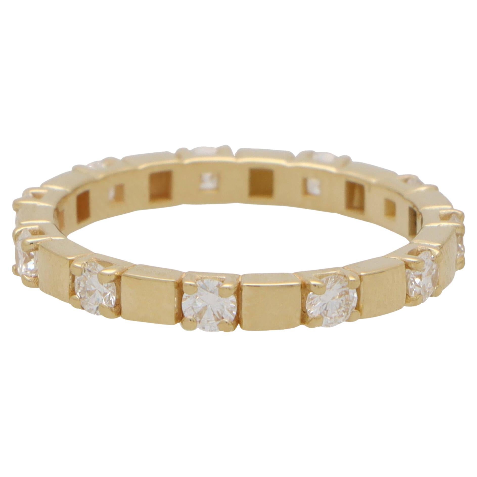 Bague d'alliance en or jaune 18 carats avec diamants contemporains en vente