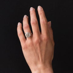 Anello a grappolo con diamante contemporaneo in oro bianco 18 carati