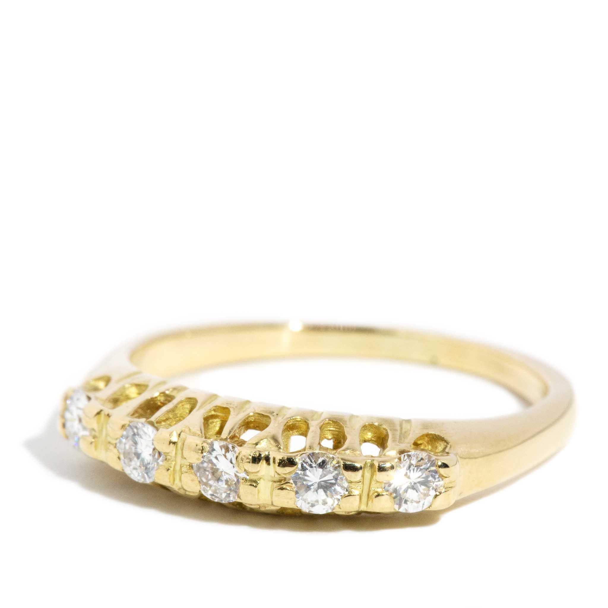 Contemporary Diamond London Bridge Ring 18 Carat Yellow Gold In Good Condition For Sale In Hamilton, AU