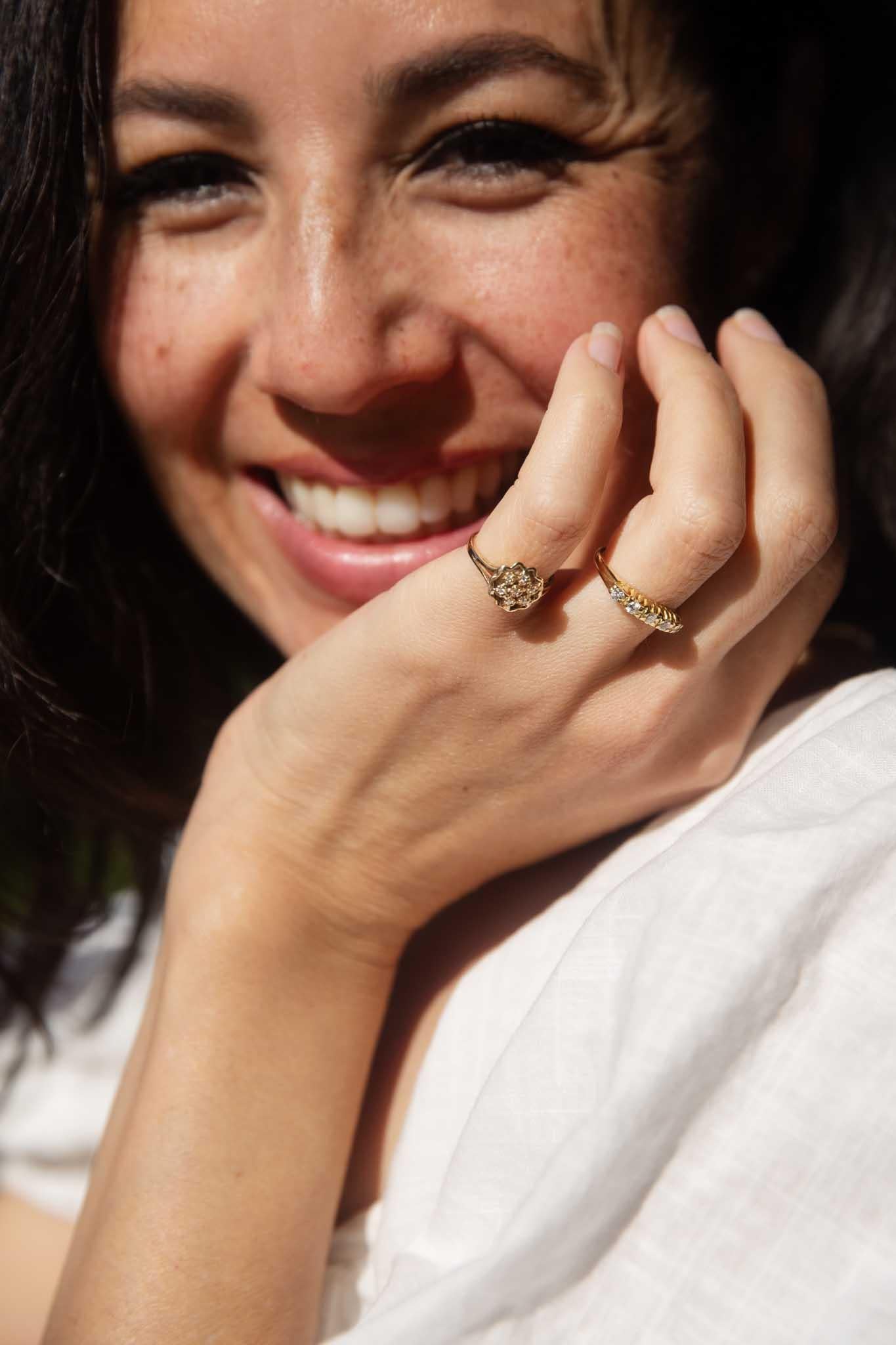 Contemporary Diamond London Bridge Ring 18 Carat Yellow Gold For Sale 4