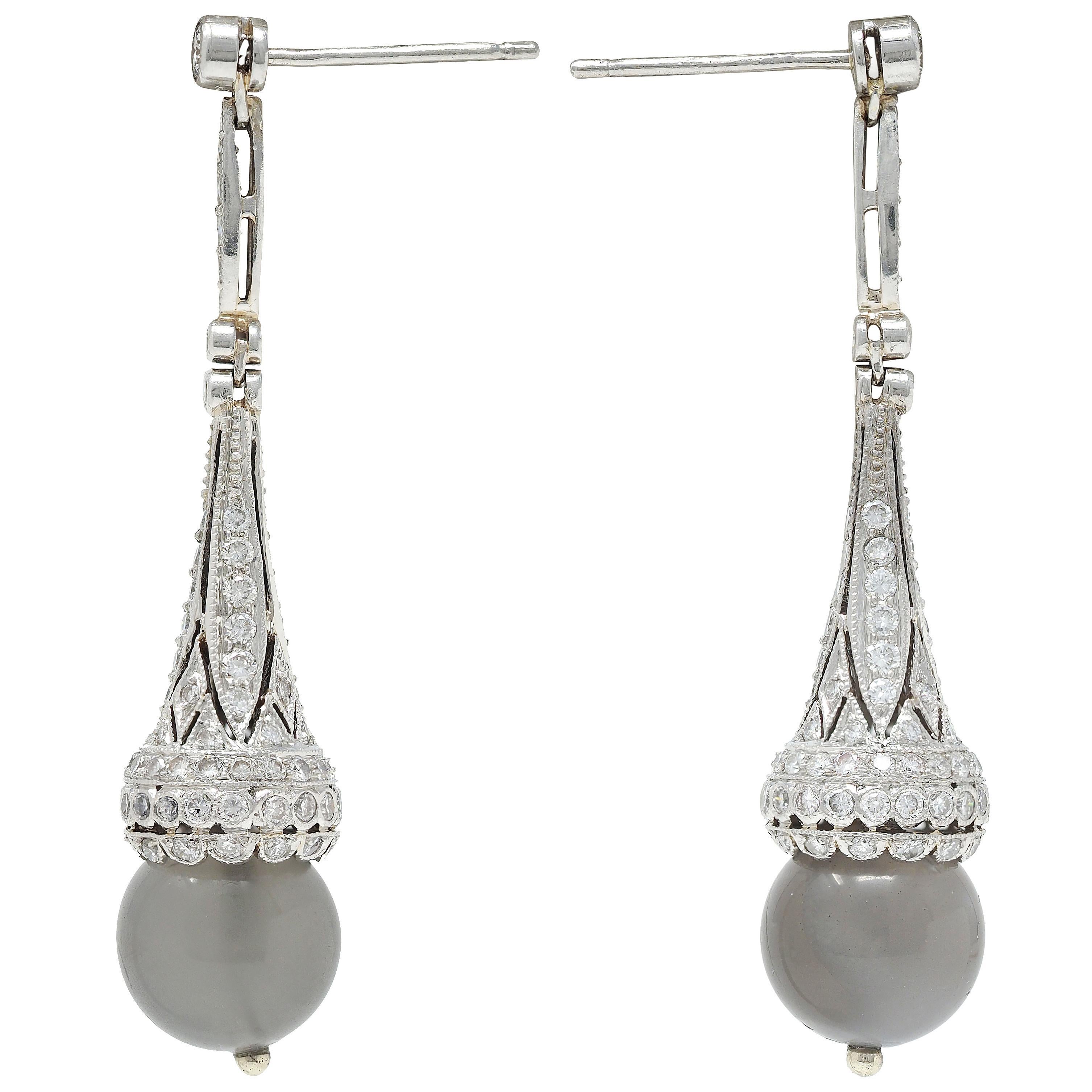 Pendants d'oreilles contemporains en platine avec diamant et pierre de lune Excellent état - En vente à Philadelphia, PA