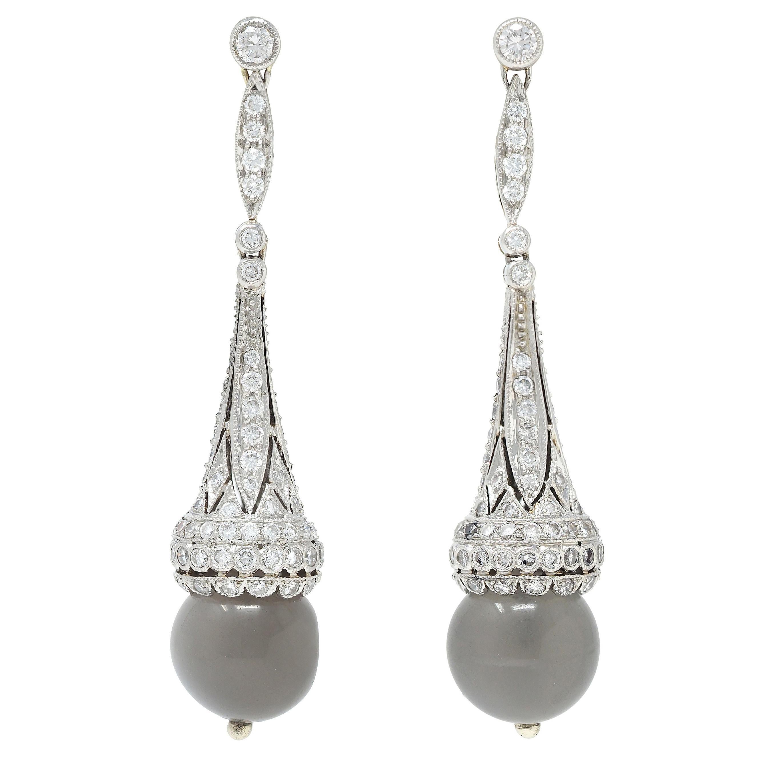 Pendants d'oreilles contemporains en platine avec diamant et pierre de lune
