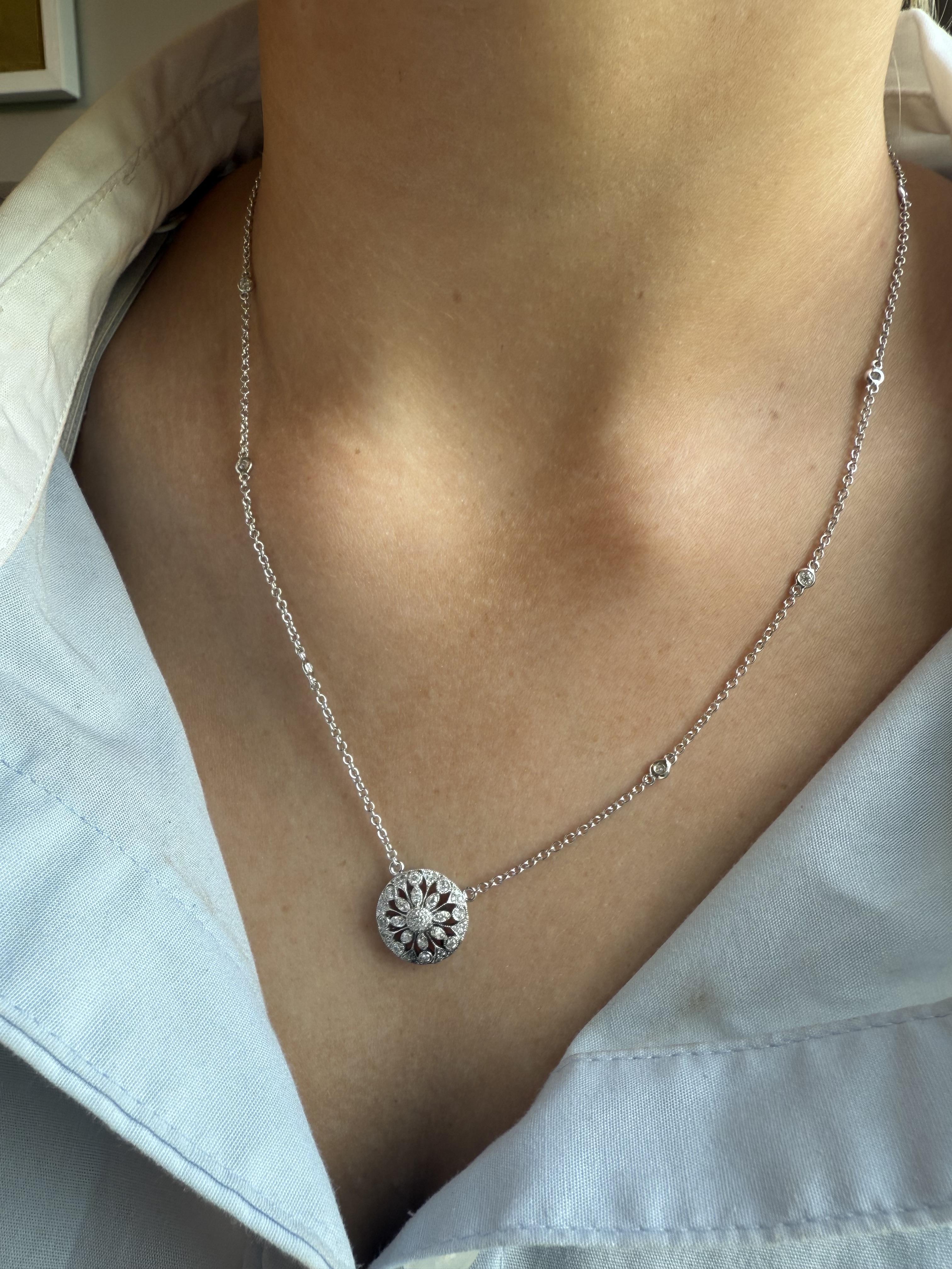 Contemporaneo Collana di diamanti Contemporary in oro bianco 14 carati in vendita