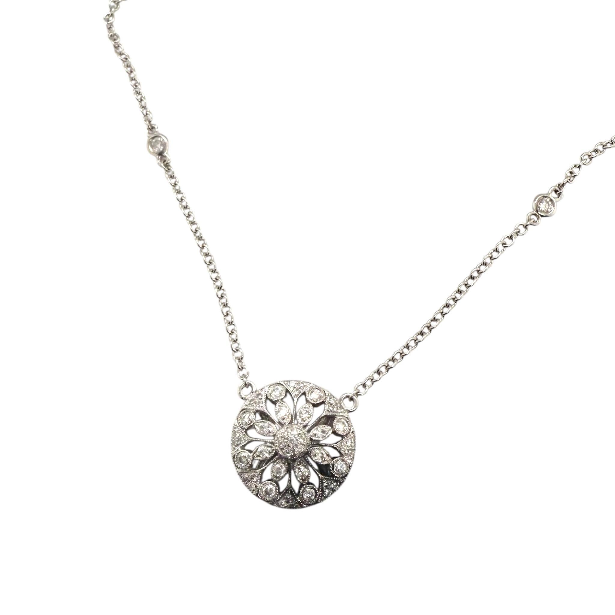 Taglio rotondo Collana di diamanti Contemporary in oro bianco 14 carati in vendita