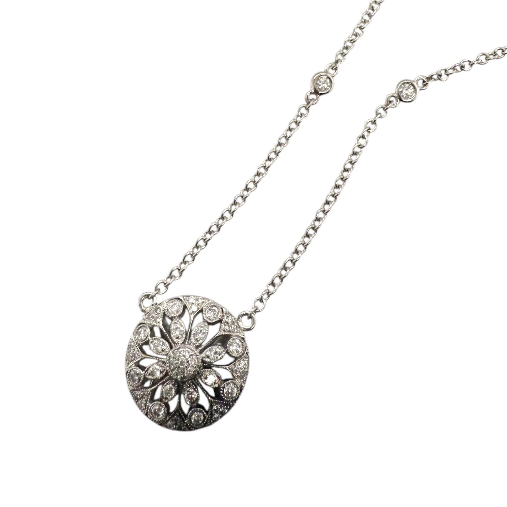 Collana di diamanti Contemporary in oro bianco 14 carati In condizioni ottime in vendita a Montgomery, AL