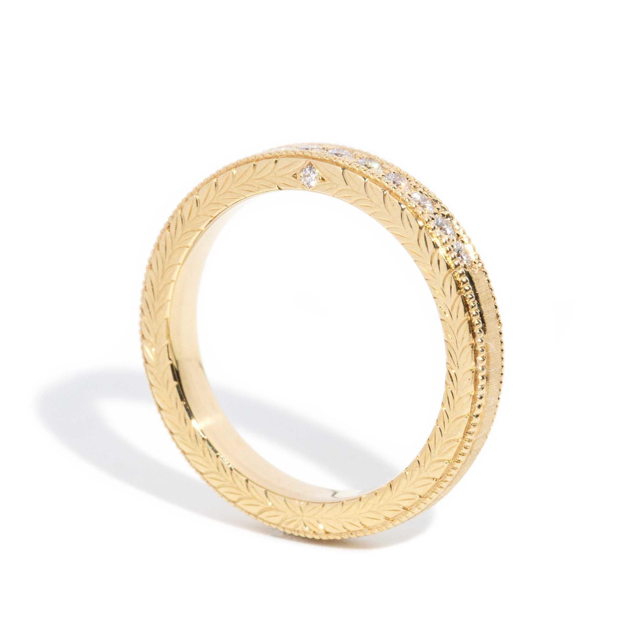 Contemporary Diamond Patterned Engraved Milgrained Band Or jaune 18 carats en vente 5