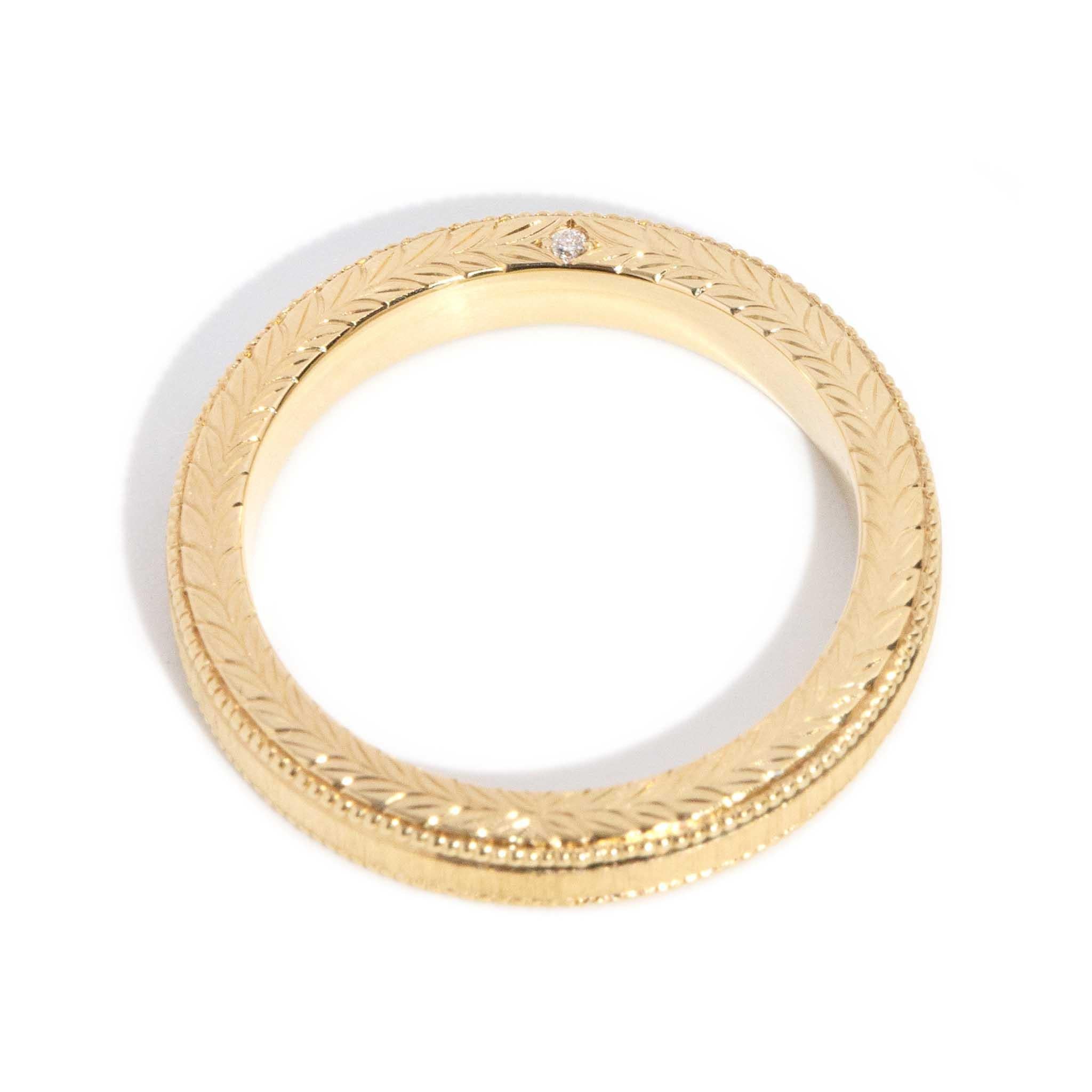 Contemporary Diamond Patterned Engraved Milgrained Band Or jaune 18 carats en vente 7