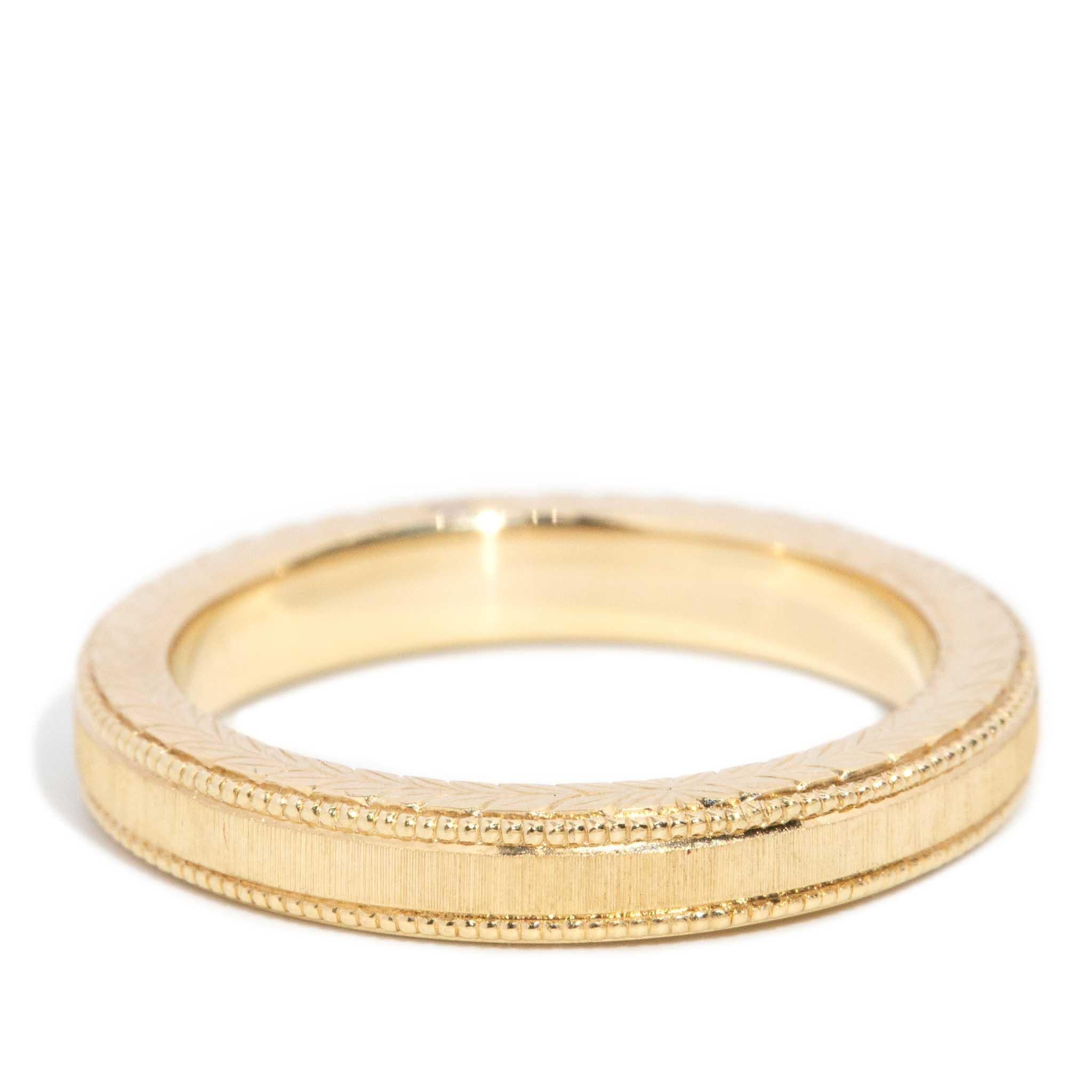 Contemporary Diamond Patterned Engraved Milgrained Band Or jaune 18 carats en vente 9