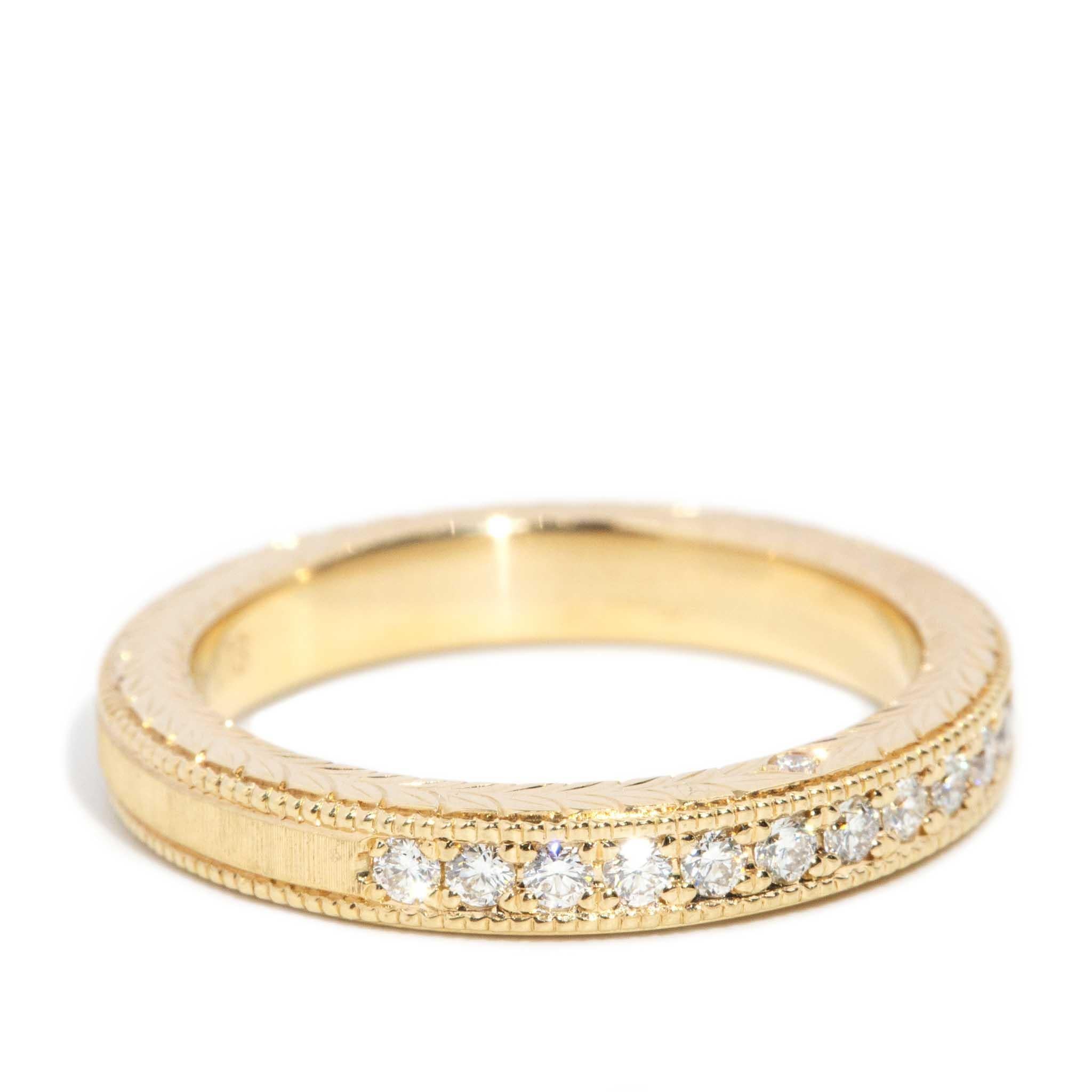 Contemporain Contemporary Diamond Patterned Engraved Milgrained Band Or jaune 18 carats en vente