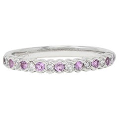 Contemporary Diamond Pink Sapphire 18 Karat White Gold Stacking Band Ring (bague empilable en or blanc 18 carats)