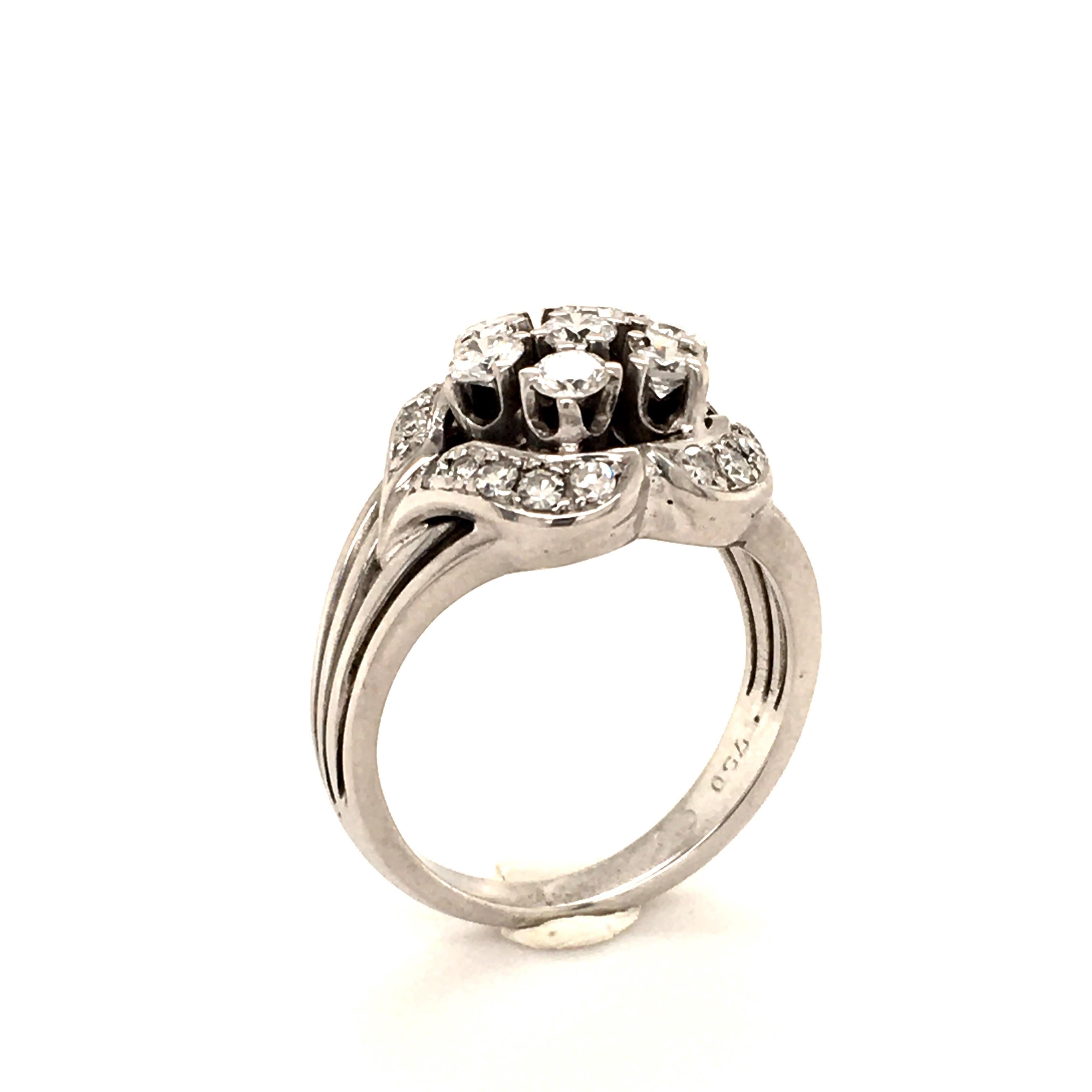 Contemporary Diamond Ring in 18 Karat White Gold For Sale 1