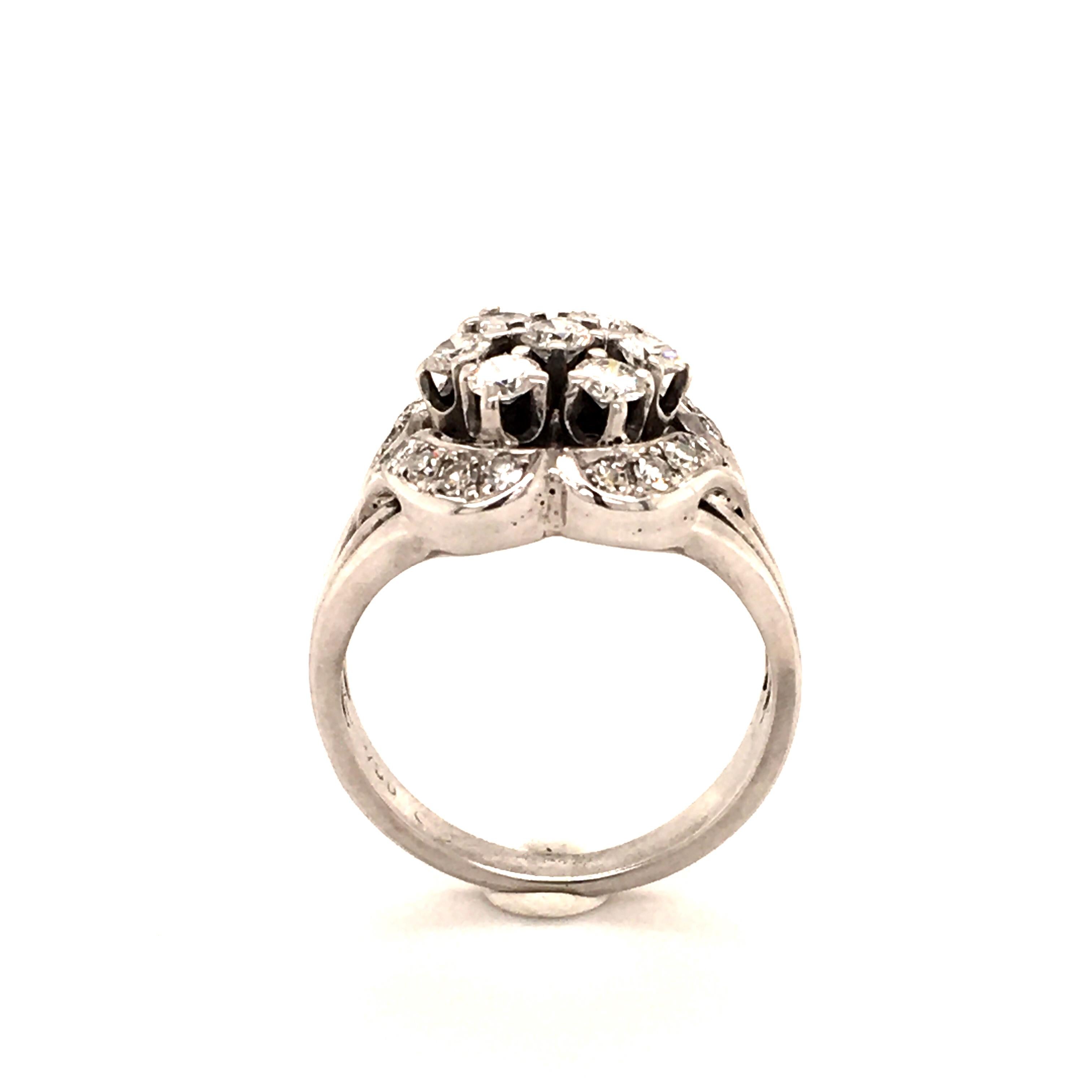Contemporary Diamond Ring in 18 Karat White Gold For Sale 2