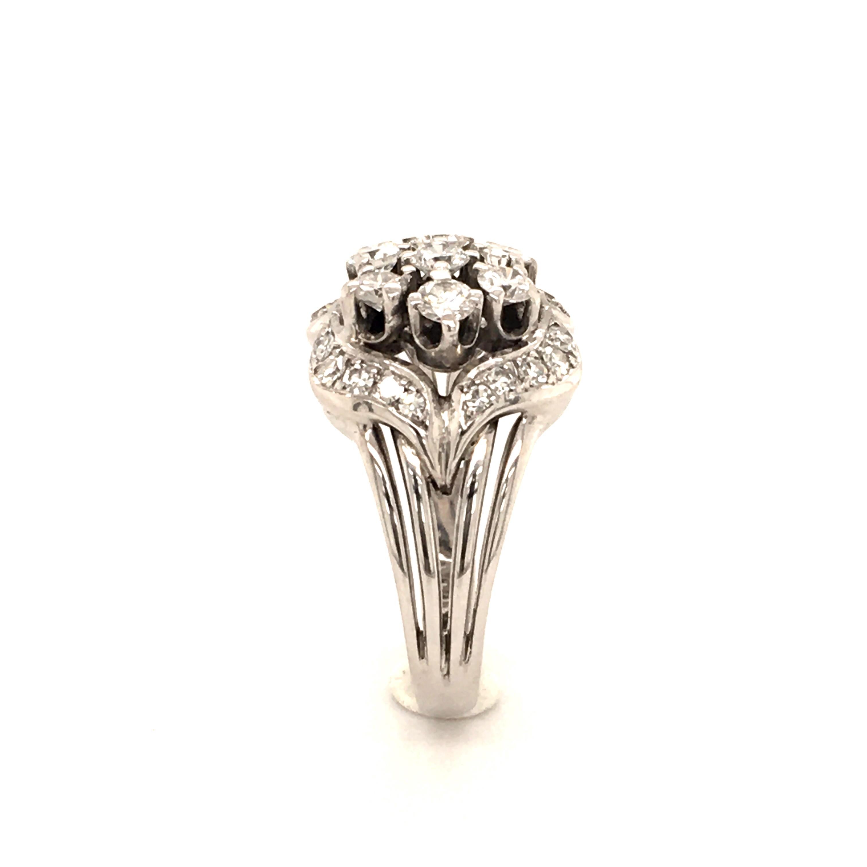 Contemporary Diamond Ring in 18 Karat White Gold For Sale 3