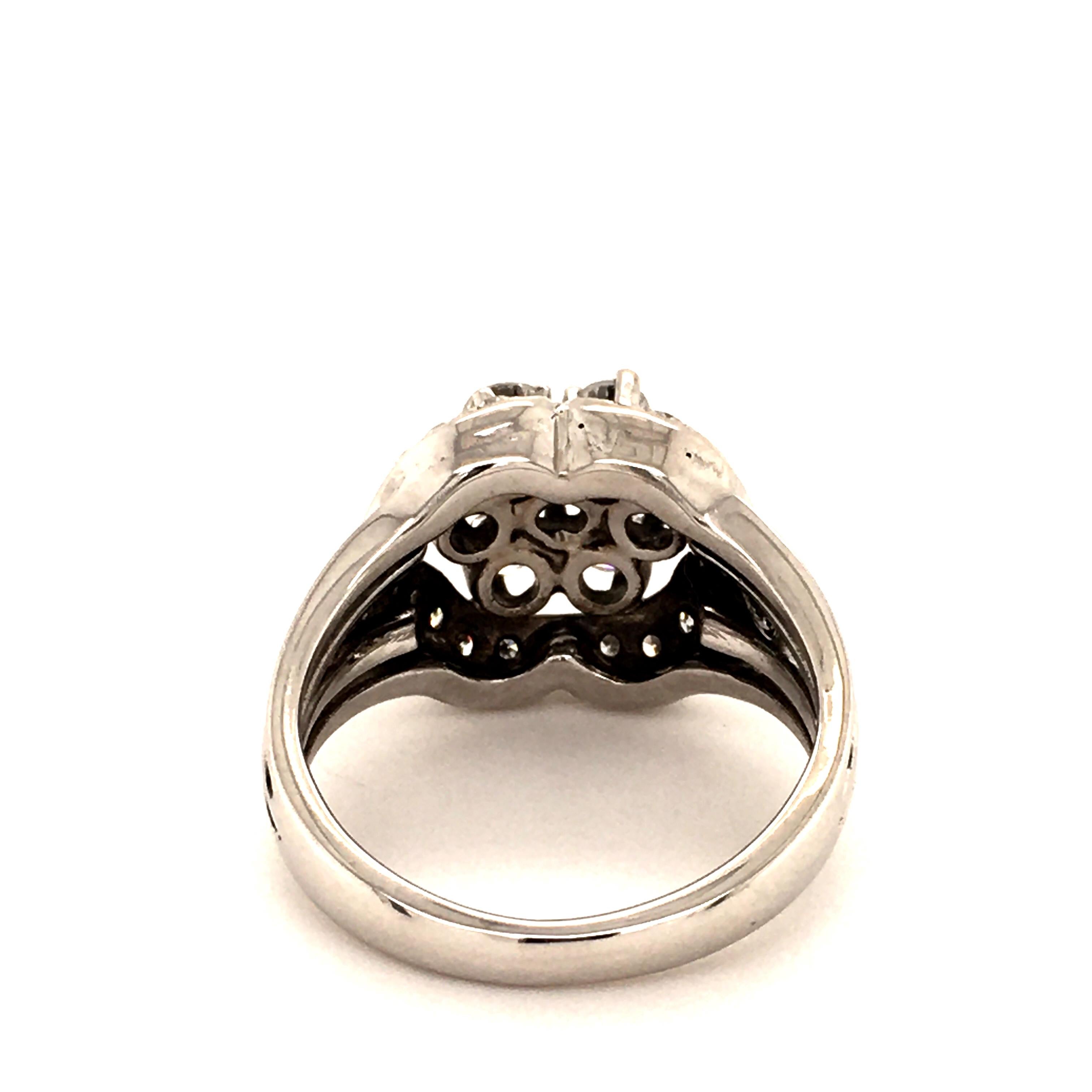 Contemporary Diamond Ring in 18 Karat White Gold For Sale 4