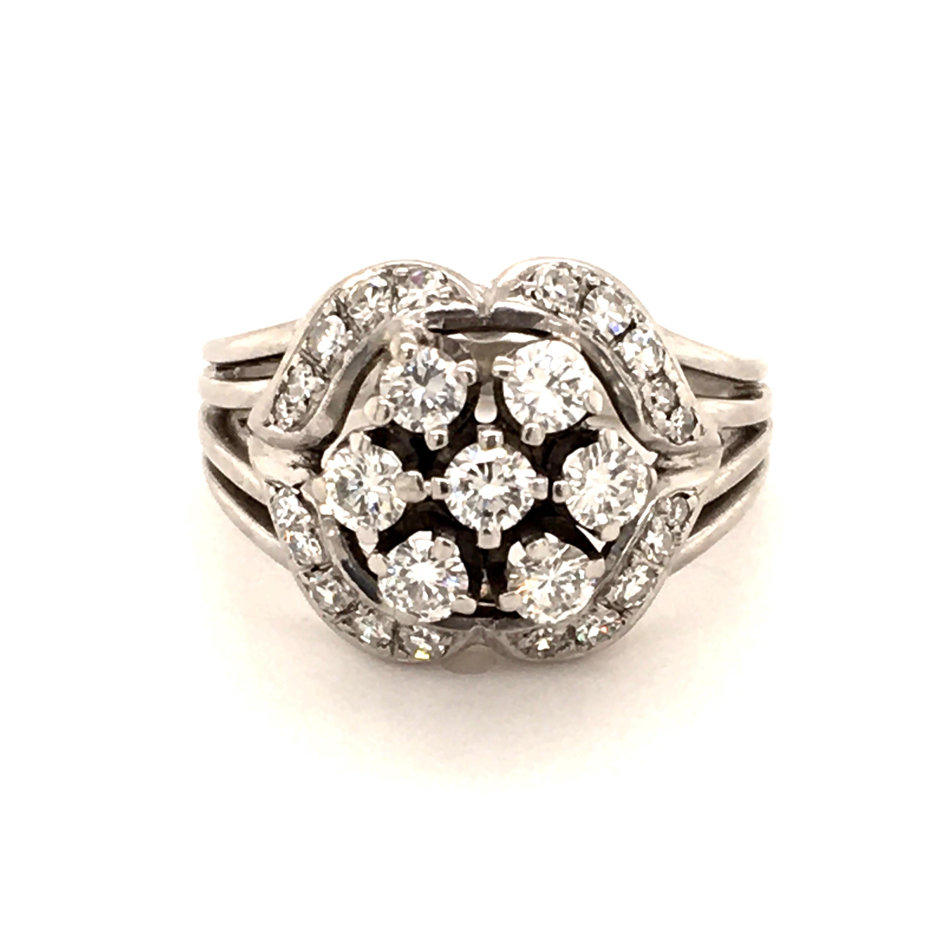 Contemporary Diamond Ring in 18 Karat White Gold For Sale 5
