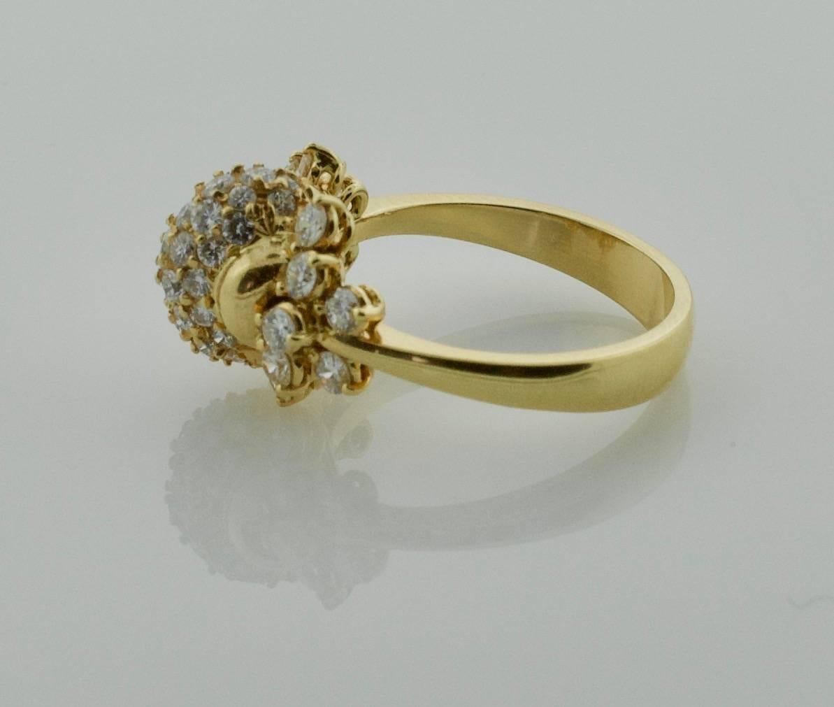 Contemporary Diamond Ring in 18 Karat Yellow Gold In Excellent Condition In Wailea, HI