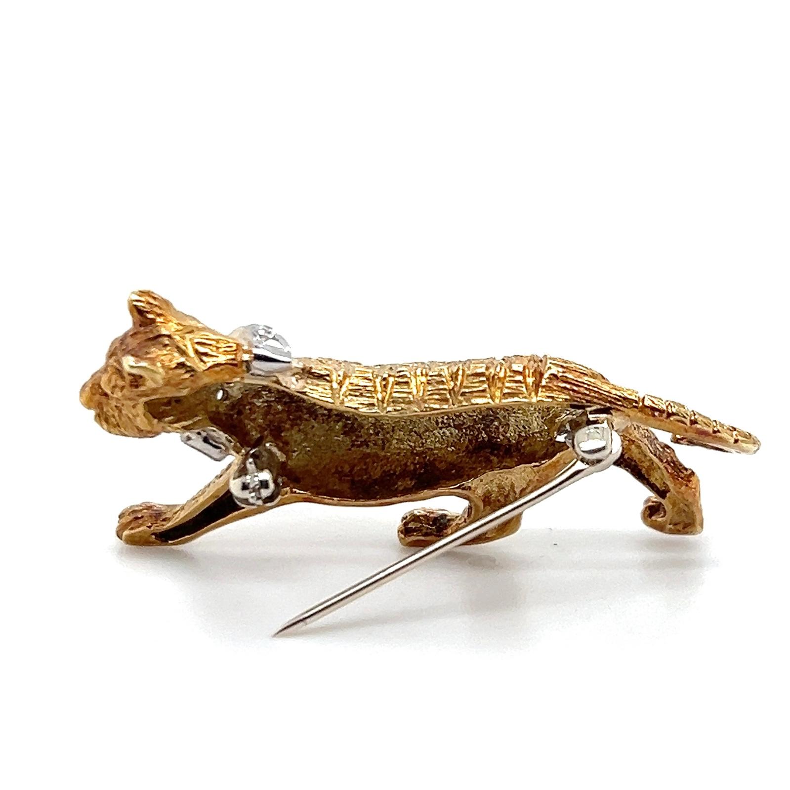 Spilla a tigre contemporanea con diamante e zaffiro in oro giallo e bianco 14 ct. in vendita 2