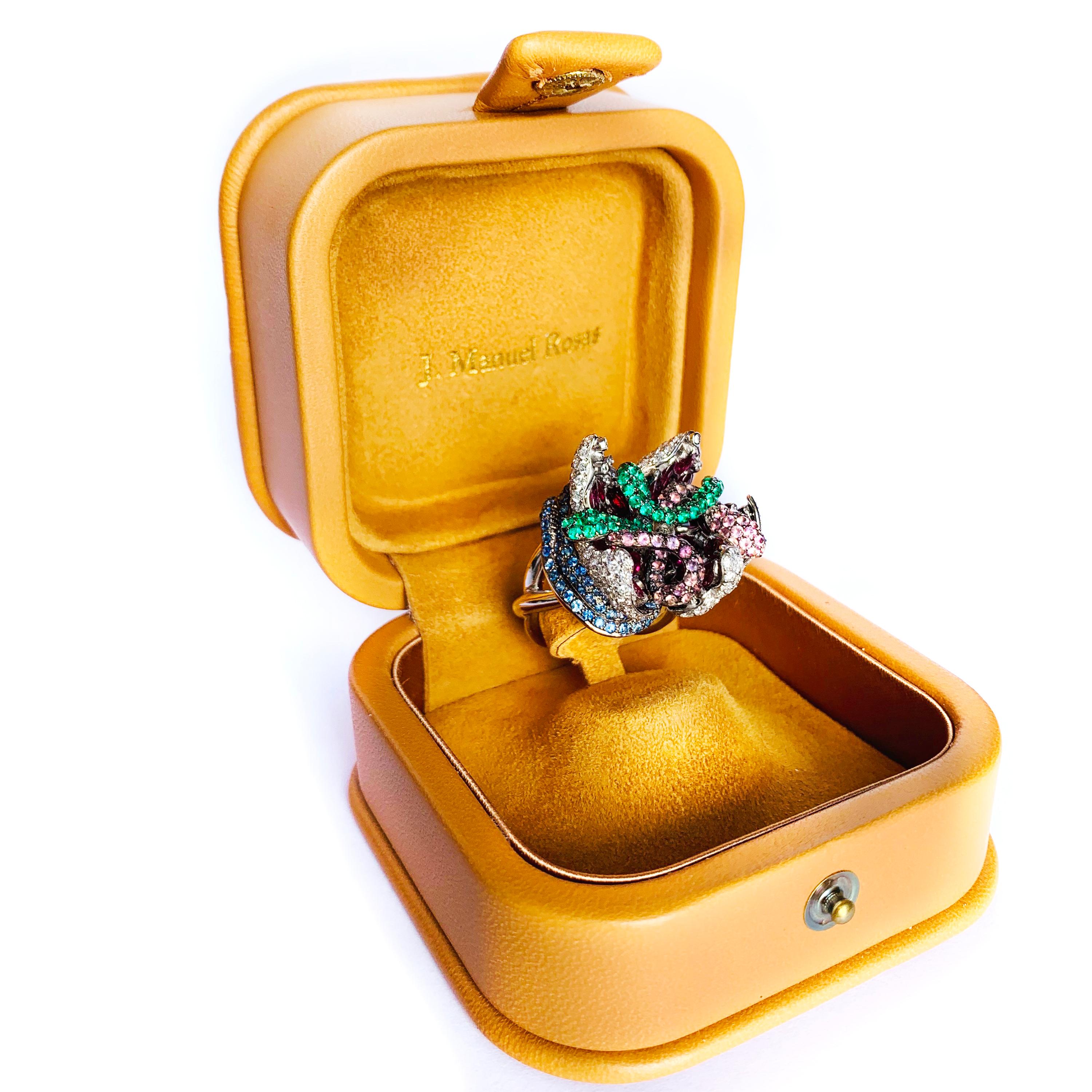 Rosior Einzigartiger Ring aus Weißgold mit Diamanten, Saphiren, Turmalin und Smaragden (Rundschliff) im Angebot