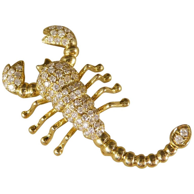 Contemporary Diamond Set Scorpion Pendant Brooch in 18 Carat Yellow Gold For Sale