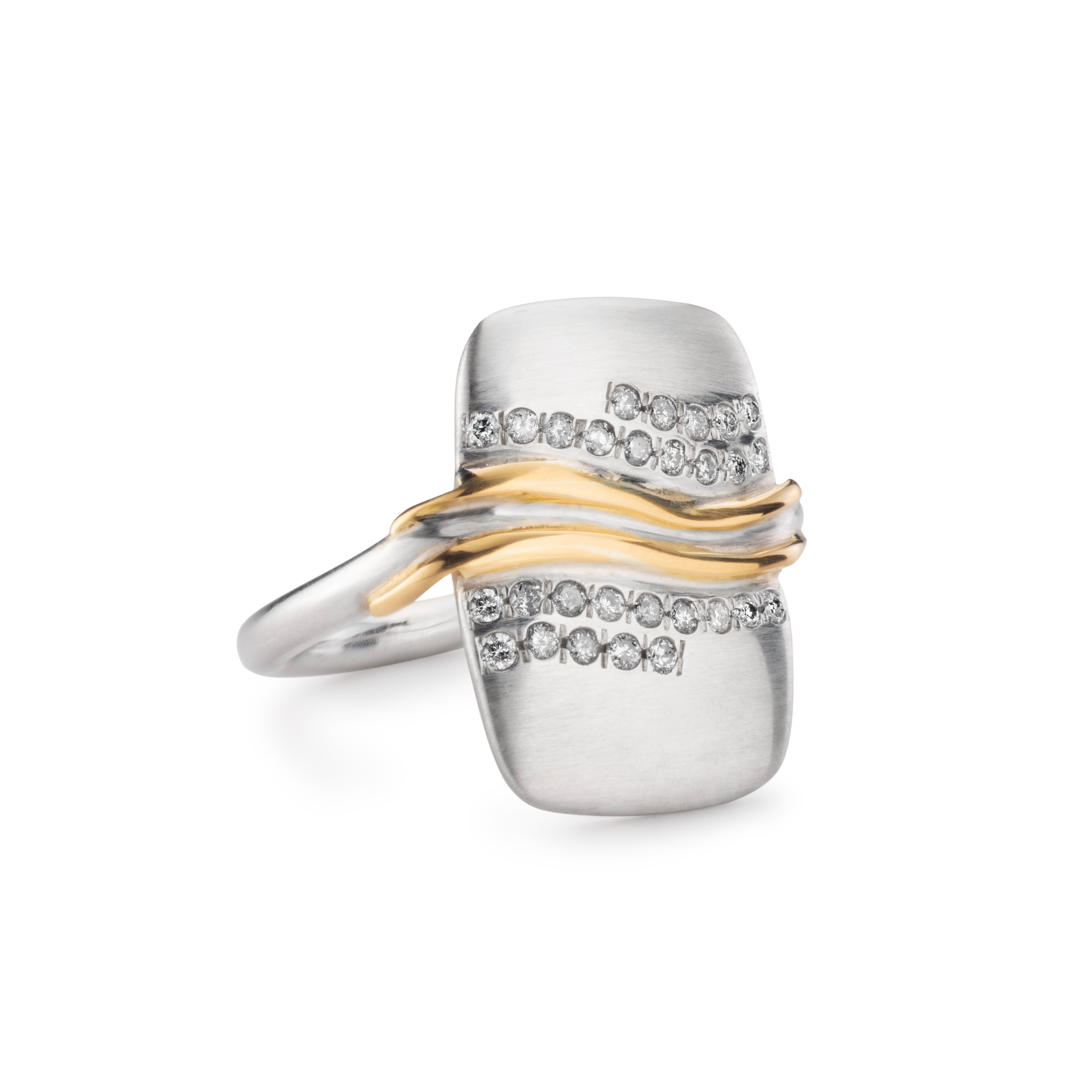 En vente :  Bague Contemporary Diamond, Silver & Gold Path avec diamants Salt & Pepper 2