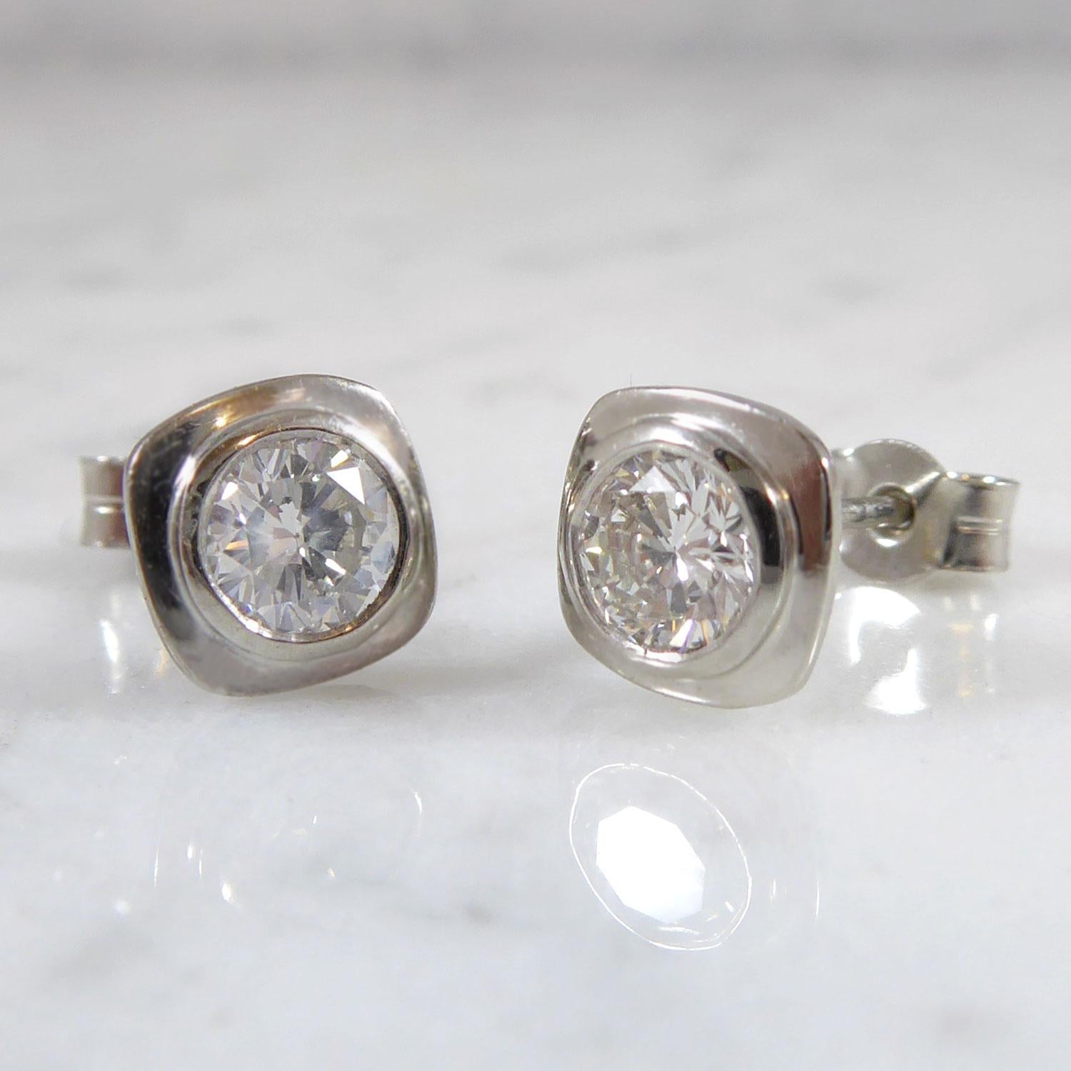 Modern Contemporary Diamond Stud Earrings, 0.85 Carat, Platinum