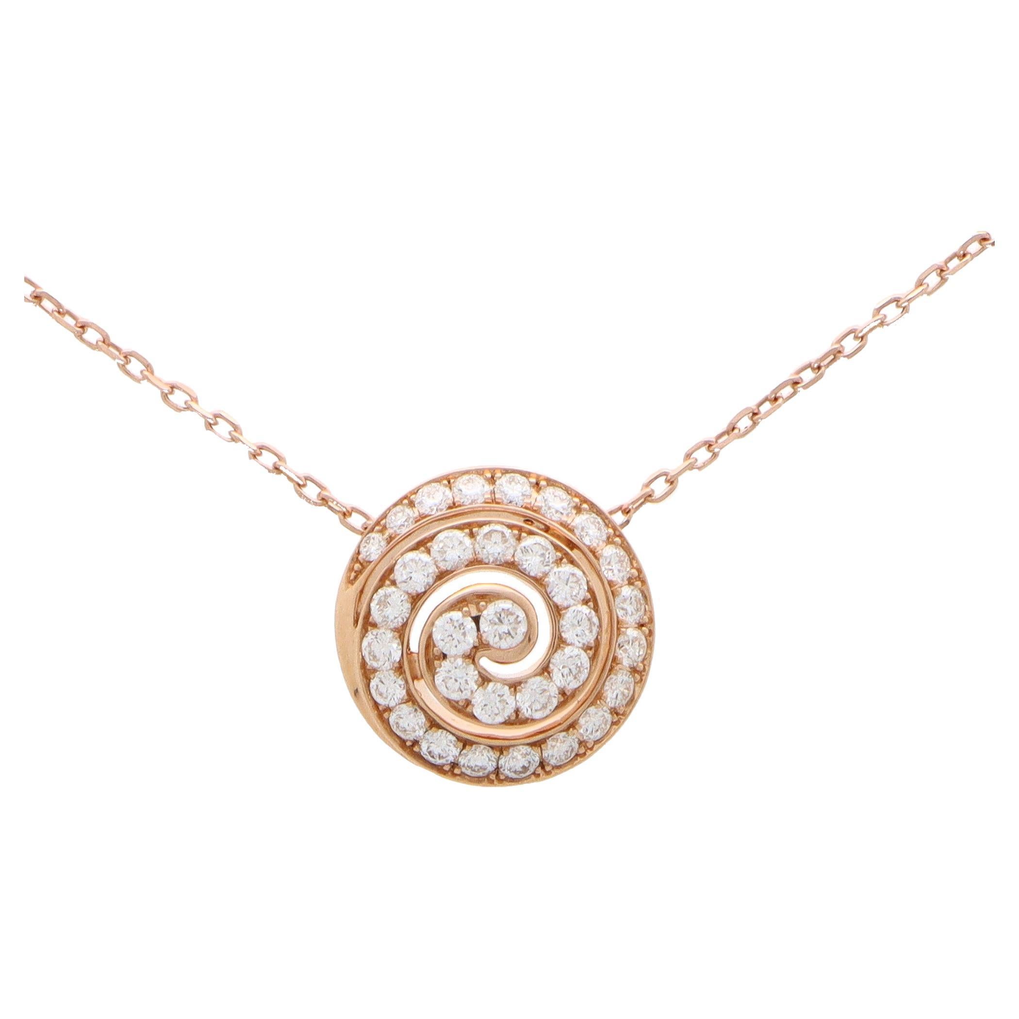 Collier pendentif contemporain tourbillonnant en or rose 18 carats et diamants en vente