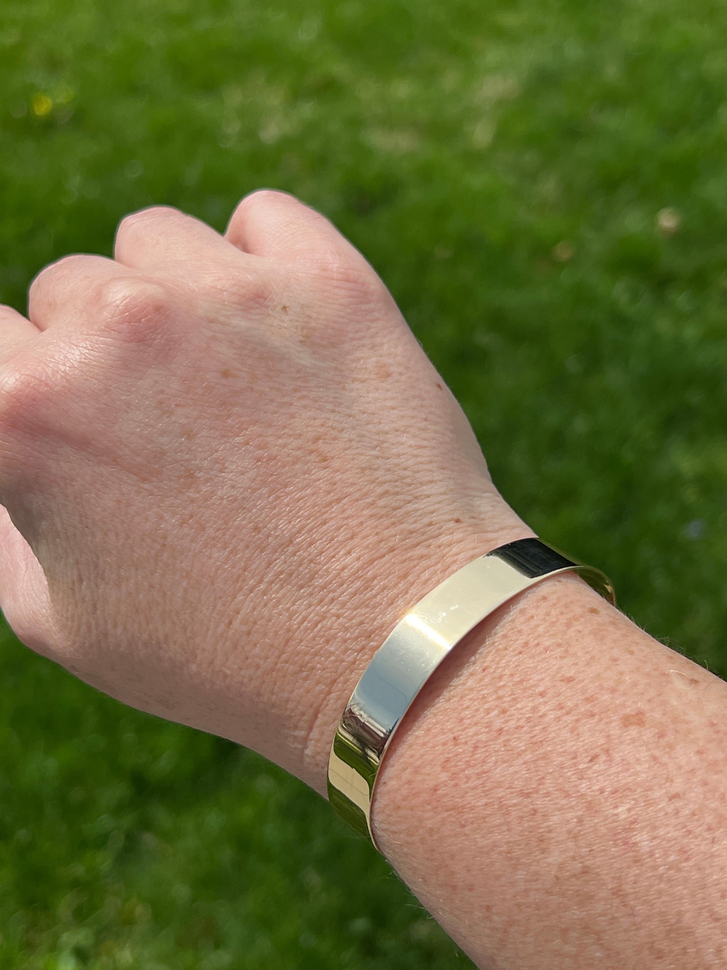 Contemporary Diamond Yellow and White Gold Cuff Bracelet In Good Condition For Sale In Towson, MD