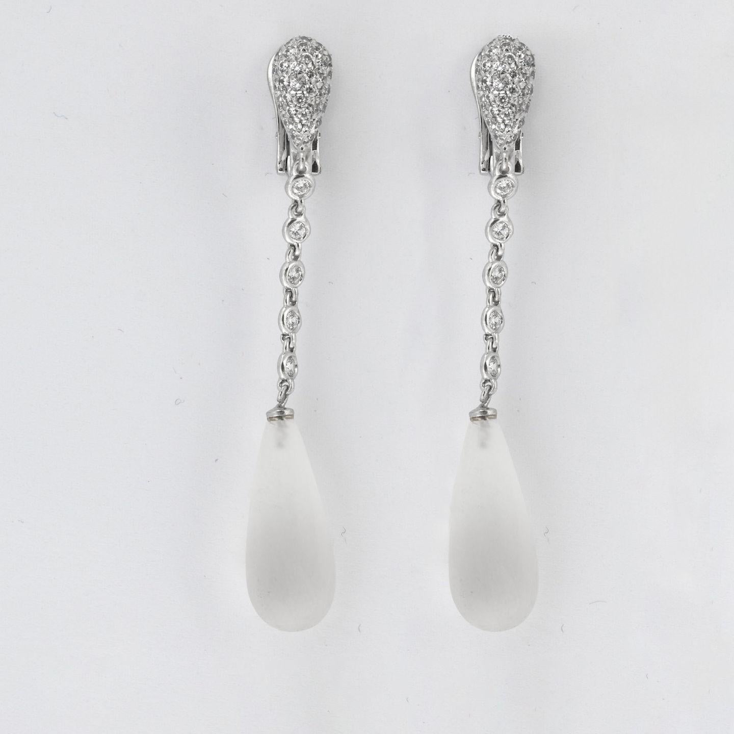 Taglio brillante Orecchini contemporanei in oro bianco con diamanti e quarzo in vendita