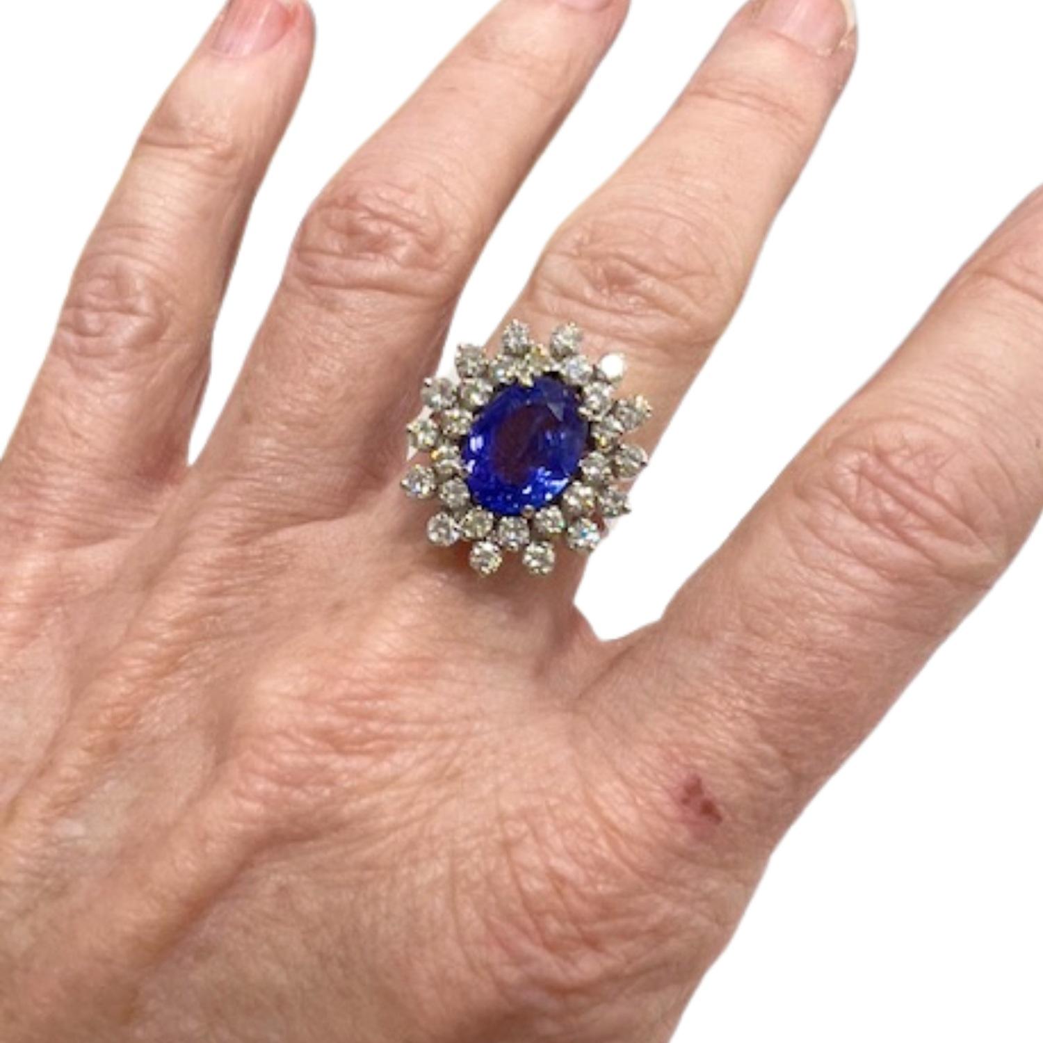 Brilliant Cut Contemporary Diamonds and Tanzanite 18K Gold Ring For Sale