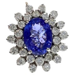 Anillo contemporáneo de oro de 18 quilates con diamantes y tanzanita