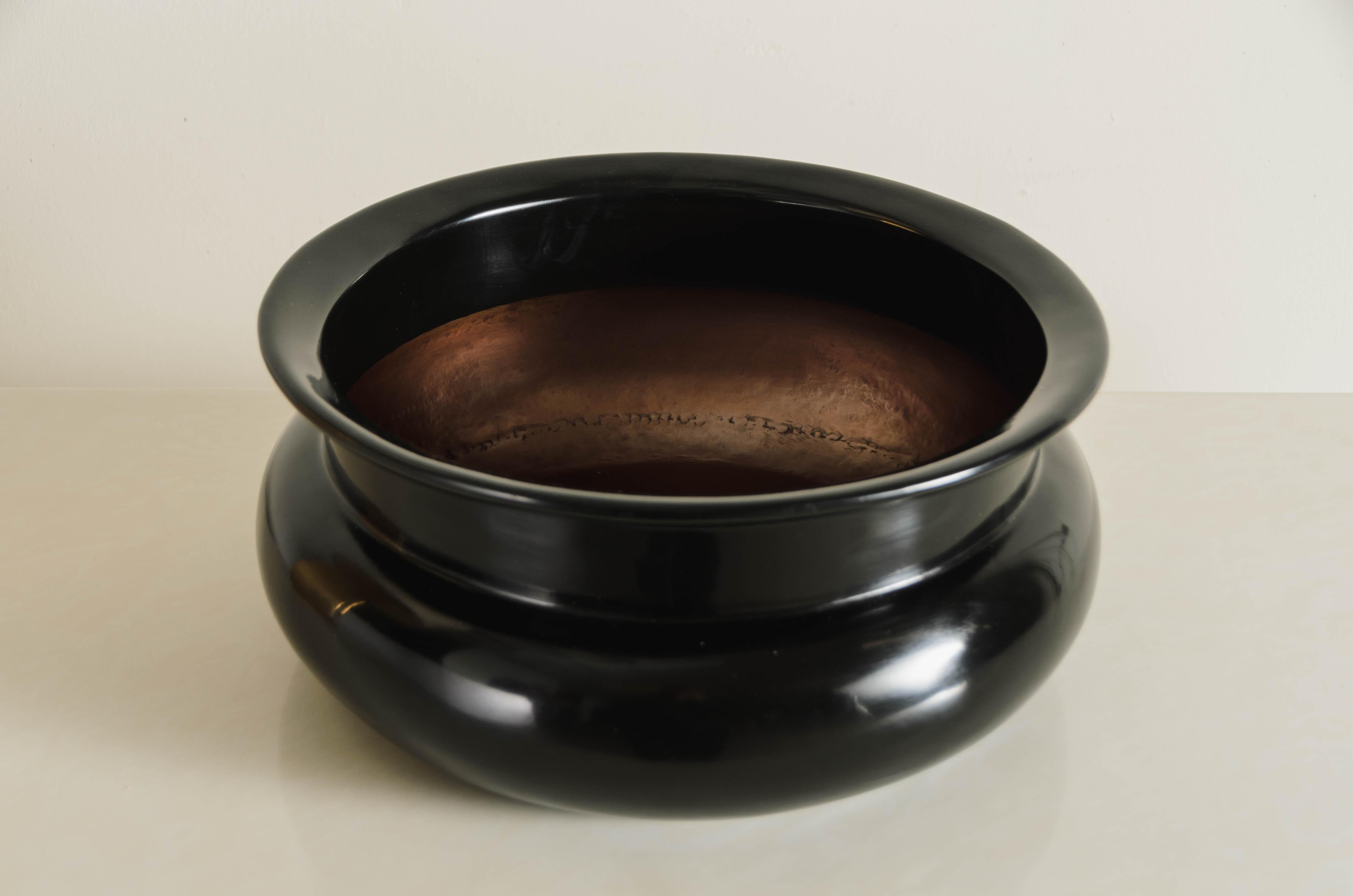 Modern Contemporary Ding Pot in Black Lacquer by Robert Kuo, Limited Edition