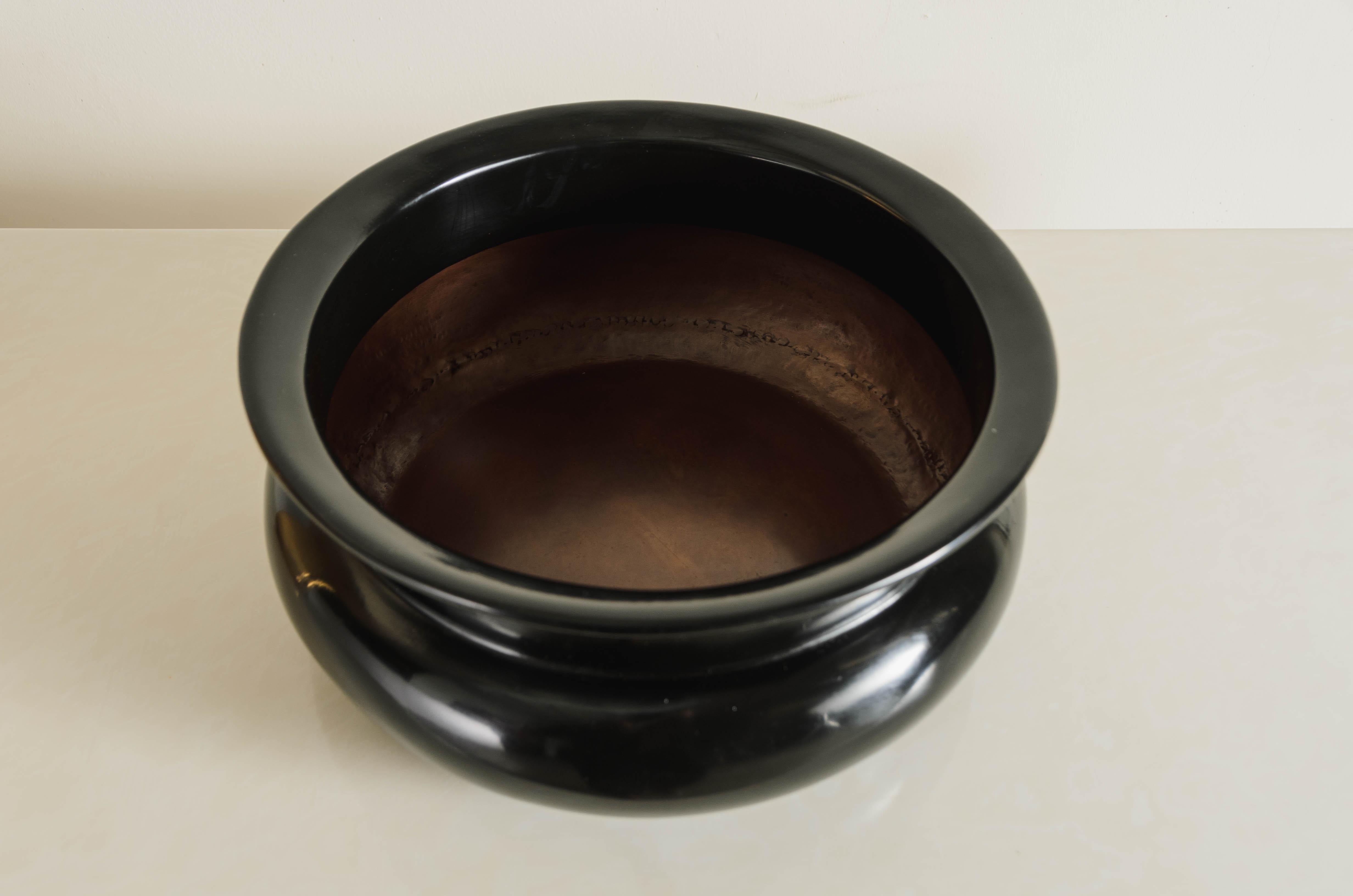 Repoussé Contemporary Ding Pot in Black Lacquer by Robert Kuo, Limited Edition