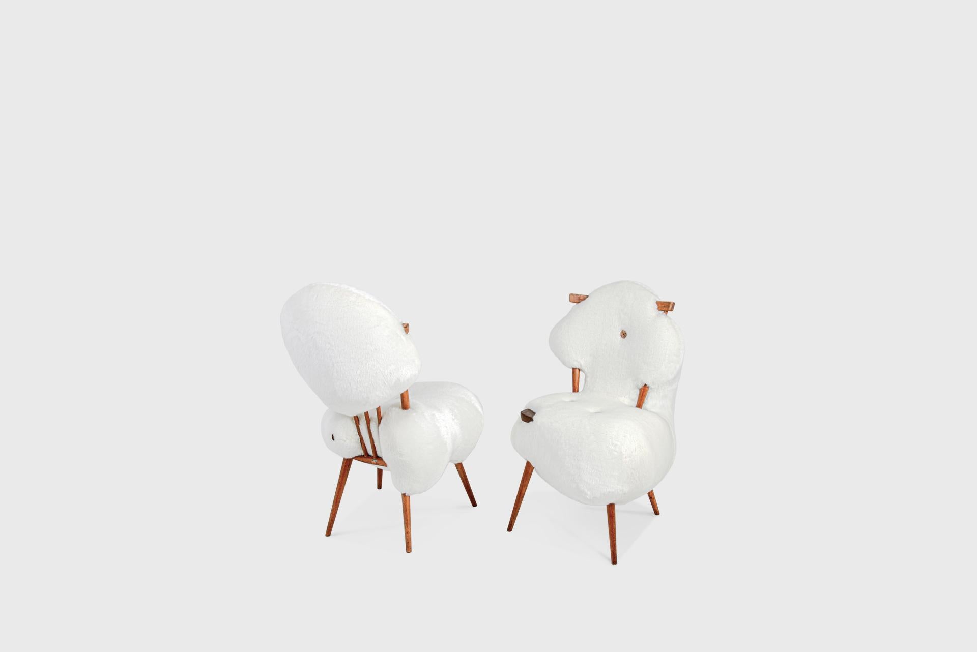 Contemporary Dining Chair 03, Holz und Kunstfell, modern, von Charlotte Kingsnorth im Zustand „Neu“ im Angebot in Barcelona, ES