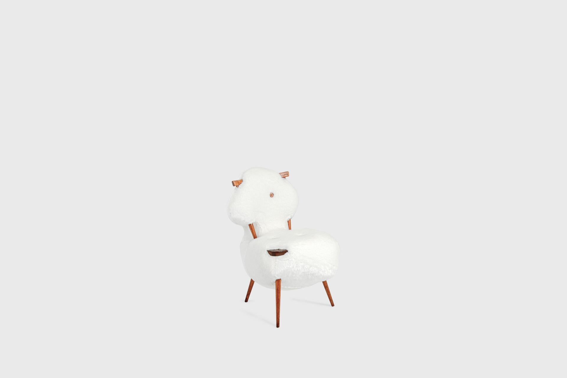 Contemporary Dining Chair 03, Holz und Kunstfell, modern, von Charlotte Kingsnorth (21. Jahrhundert und zeitgenössisch) im Angebot