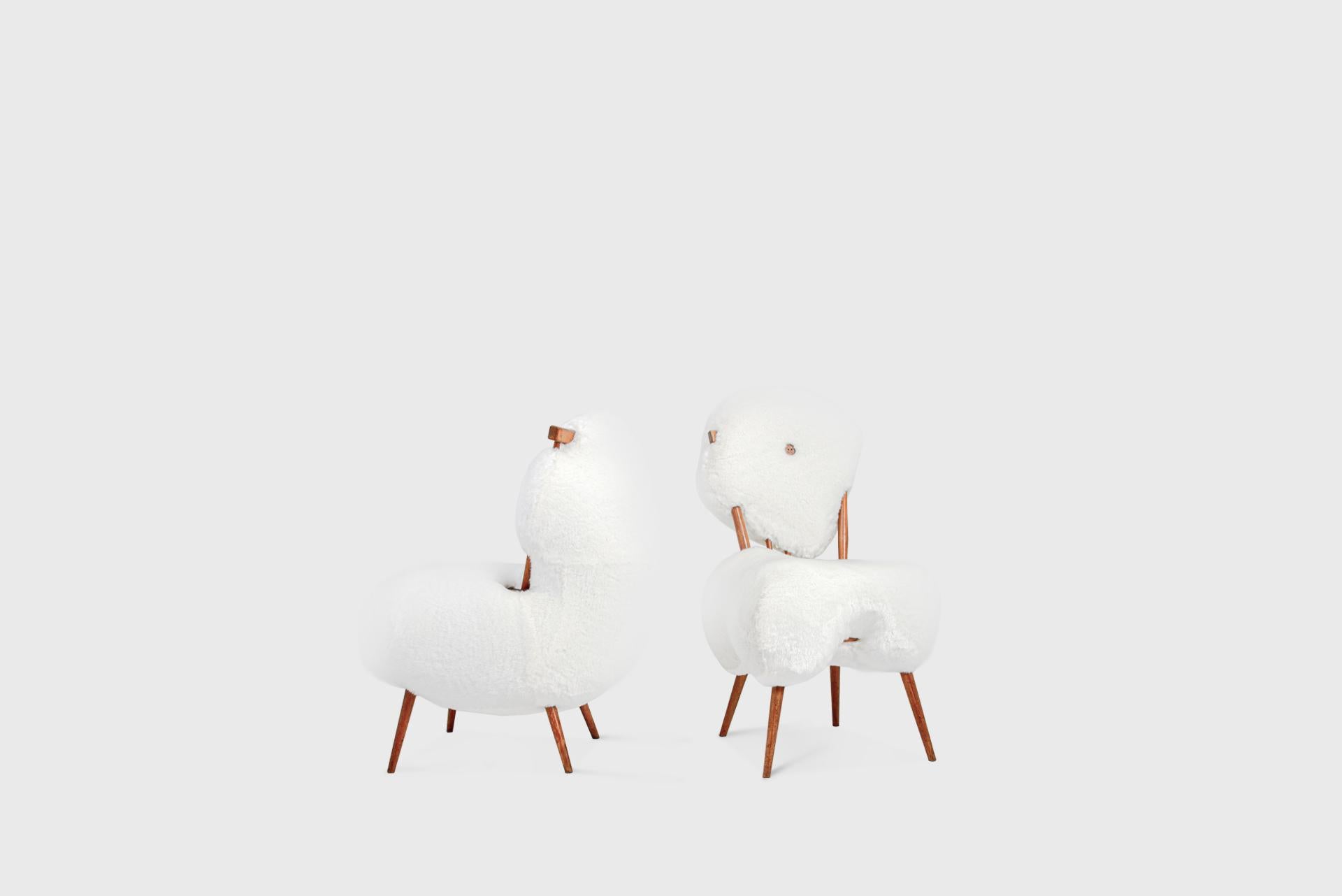 Contemporary Dining Chair 04, Holz und Kunstfell, modern, von Charlotte Kingsnorth im Zustand „Neu“ im Angebot in Barcelona, ES