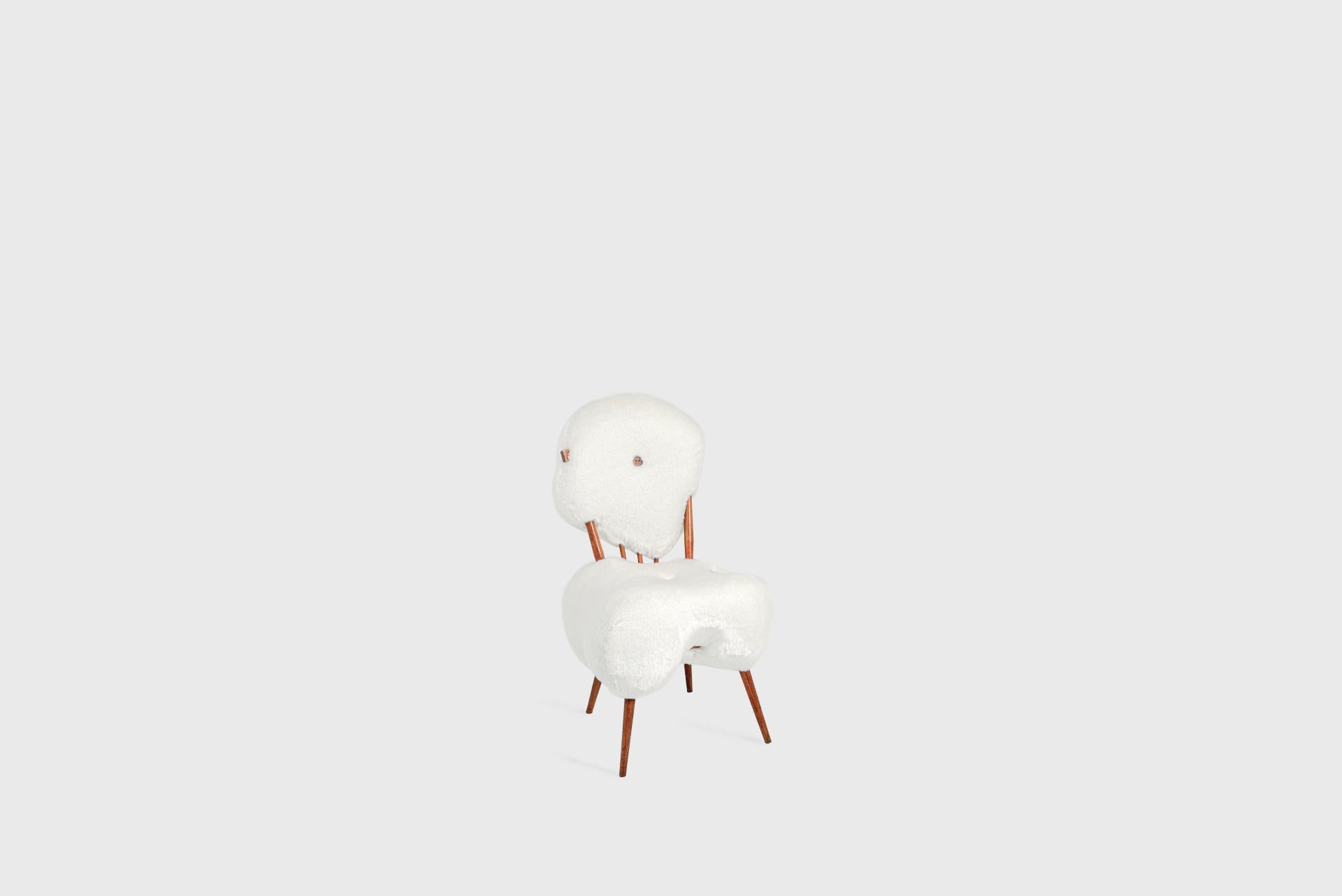 Contemporary Dining Chair 04, Holz und Kunstfell, modern, von Charlotte Kingsnorth (21. Jahrhundert und zeitgenössisch) im Angebot
