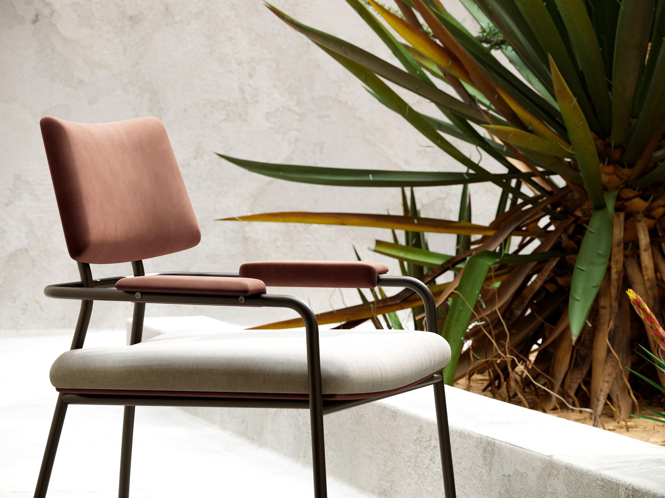 Acier Chaise de salle à manger contemporaine avec cadre en acier noir/or brossé en vente