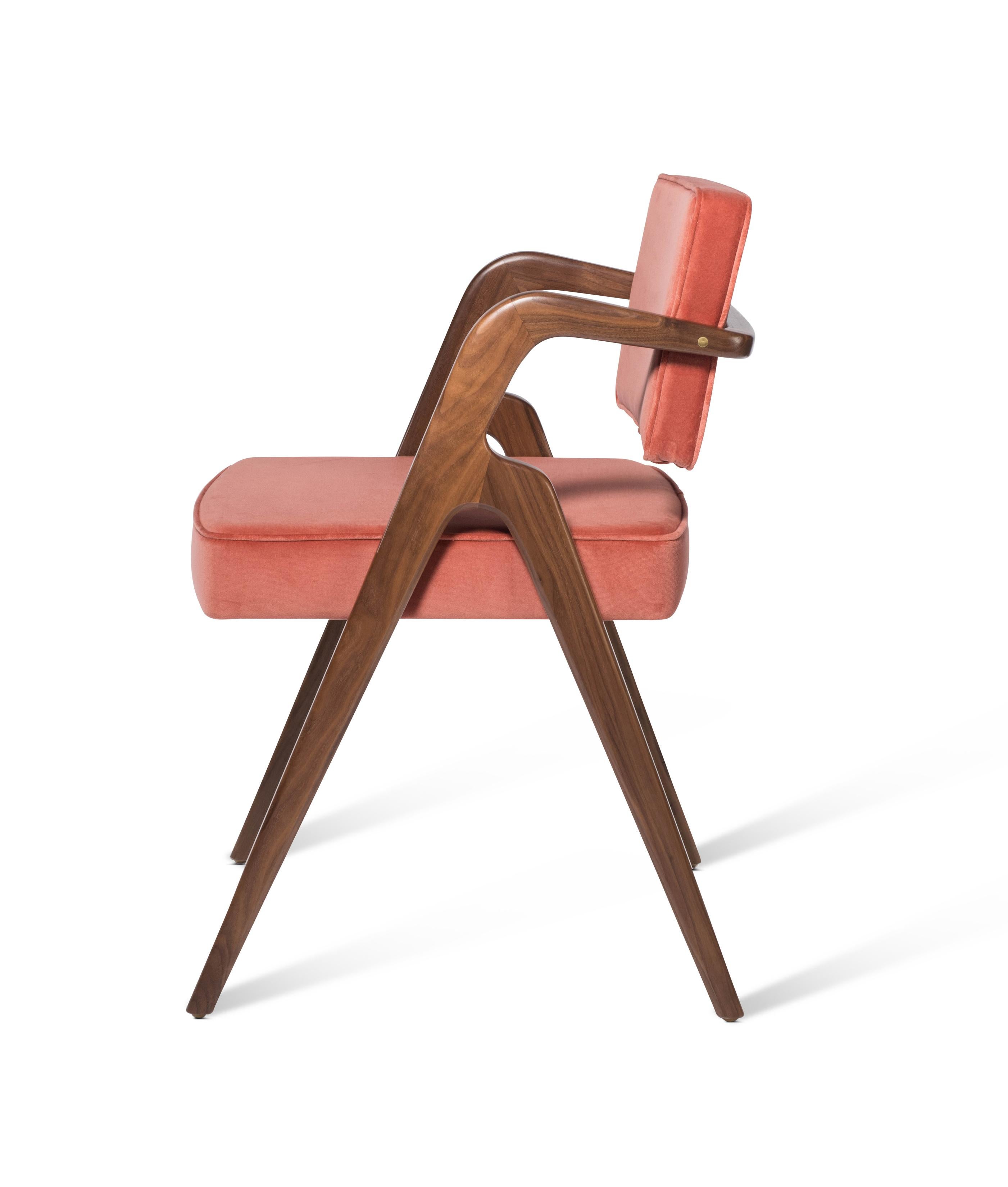 Noyer Chaise de salle à manger contemporaine Eugenio avec cadre en bois rembourré de Luteca en vente