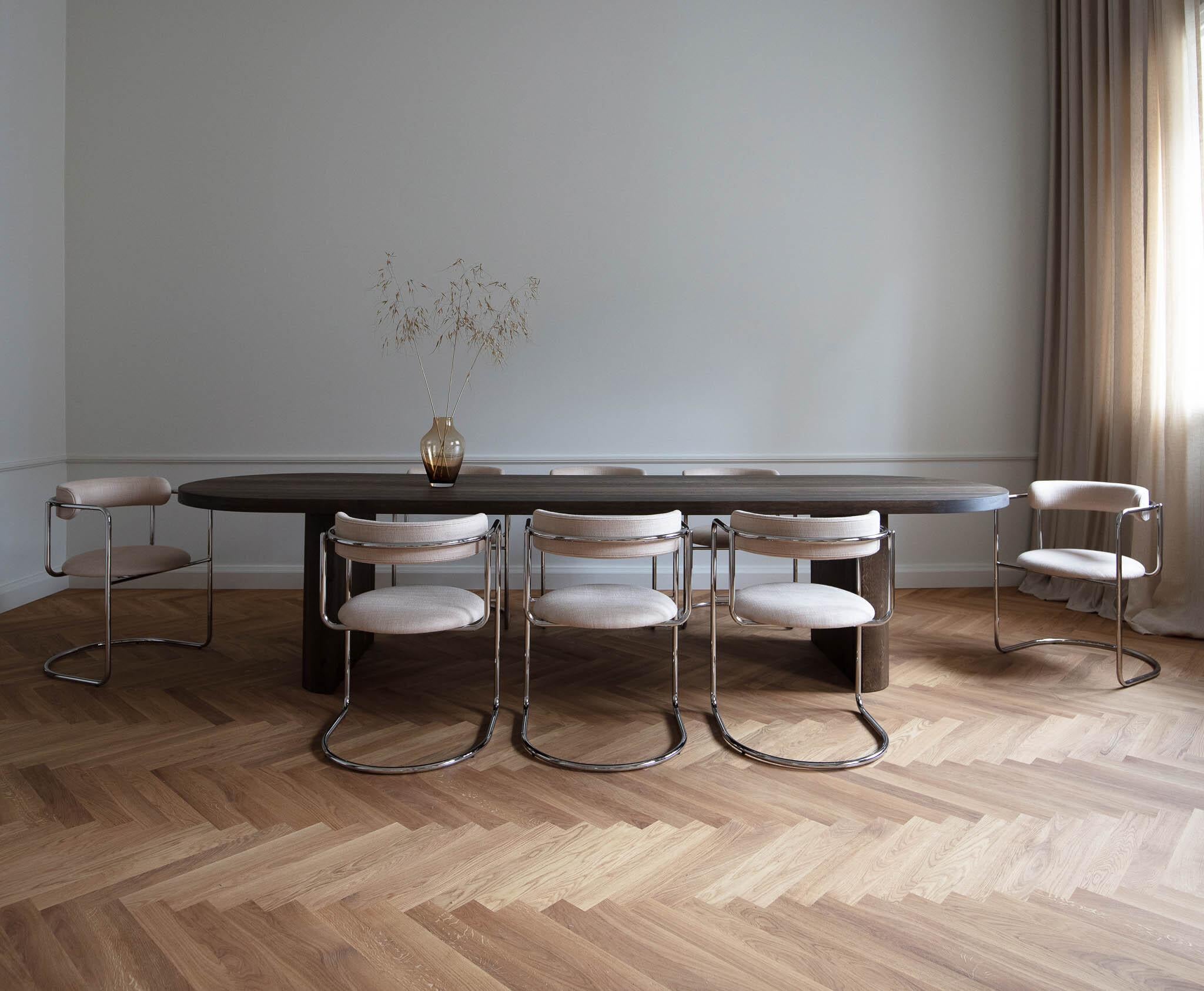Danese Tavolo da pranzo contemporaneo 'Evoke', 300, Oak fumé, arrotondato in vendita