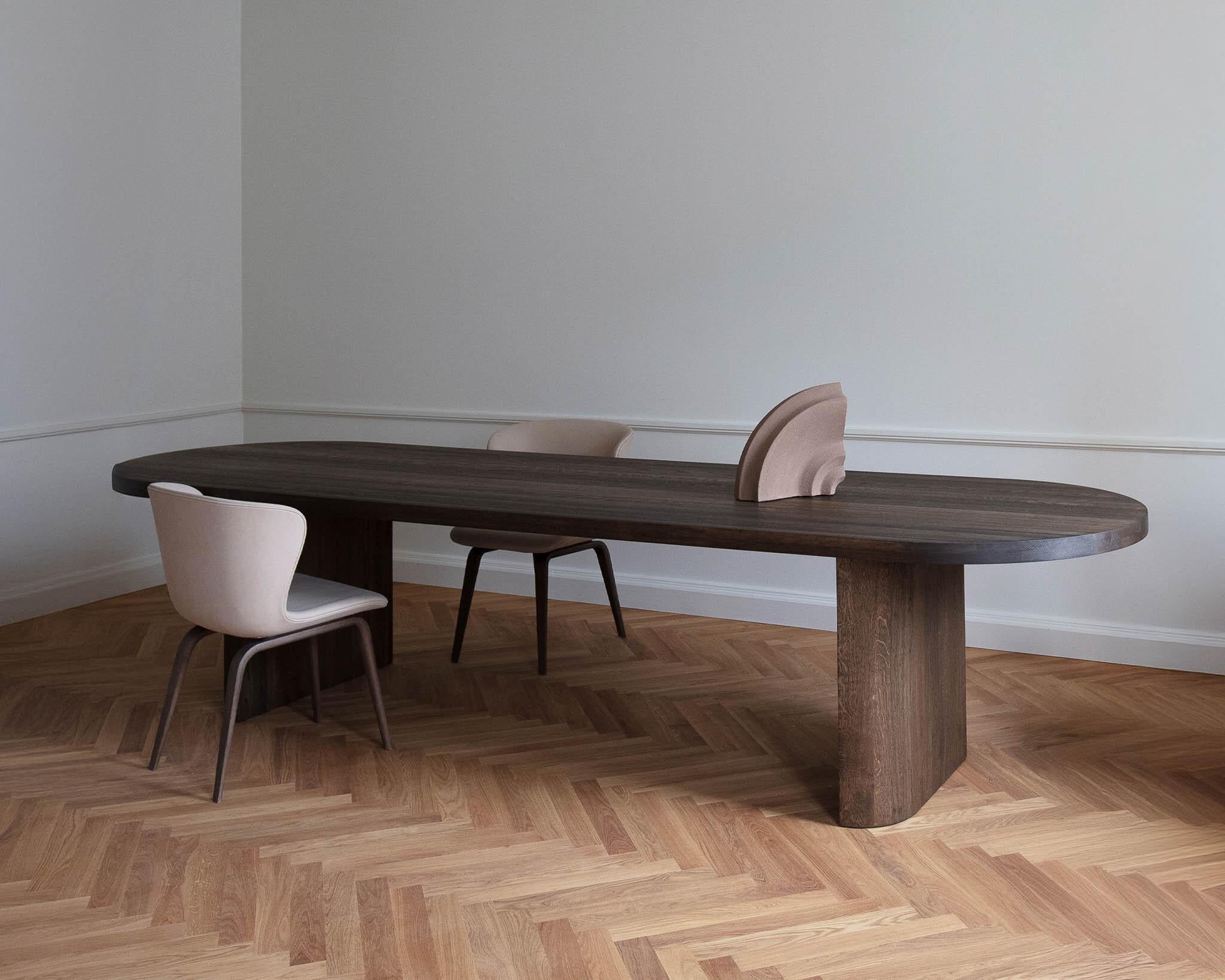 Organico moderno Tavolo da sala da pranzo contemporaneo 'Evoke', 340, Oak fumé, arrotondato in vendita