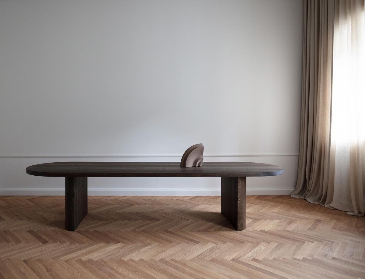 Tavolo da sala da pranzo contemporaneo 'Evoke', 340, Oak fumé, arrotondato In condizioni Nuovo in vendita a Paris, IDF