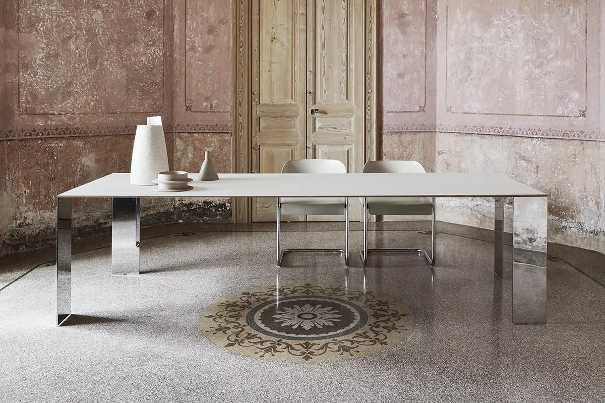 Exilis Dining Table by Amura Lab (for 8 persons)
Marbre : Arabescato 
Legs in metal (satinato)

Dimensions : H. 74,5 x 200 x 100

Fragility and strength, lightness and solidity: these are the boundaries within which the Exilis tables move, with