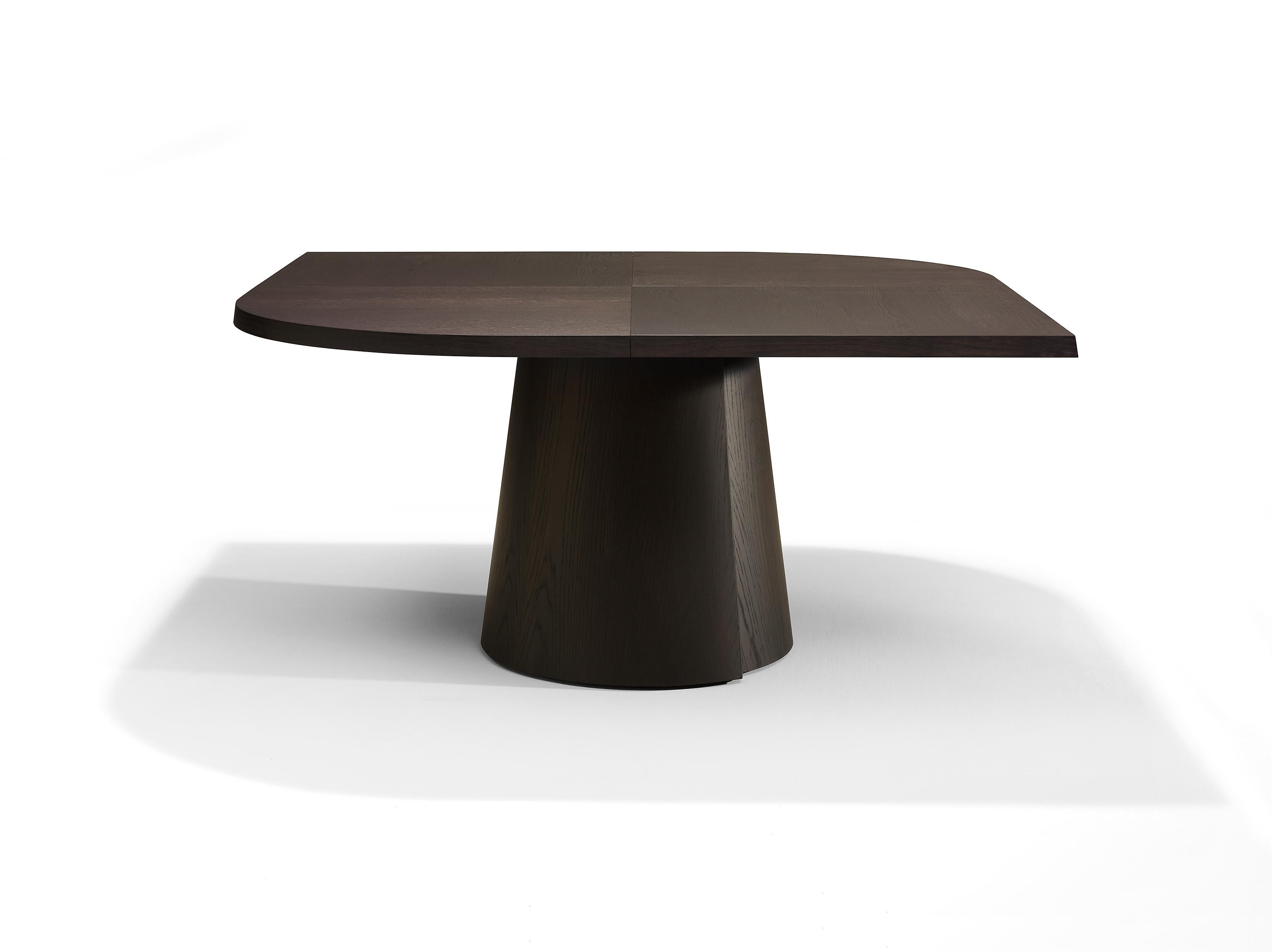 Table à manger contemporaine « Alter » de LINTELOO, 160 x 160, chêne ébène foncé en vente